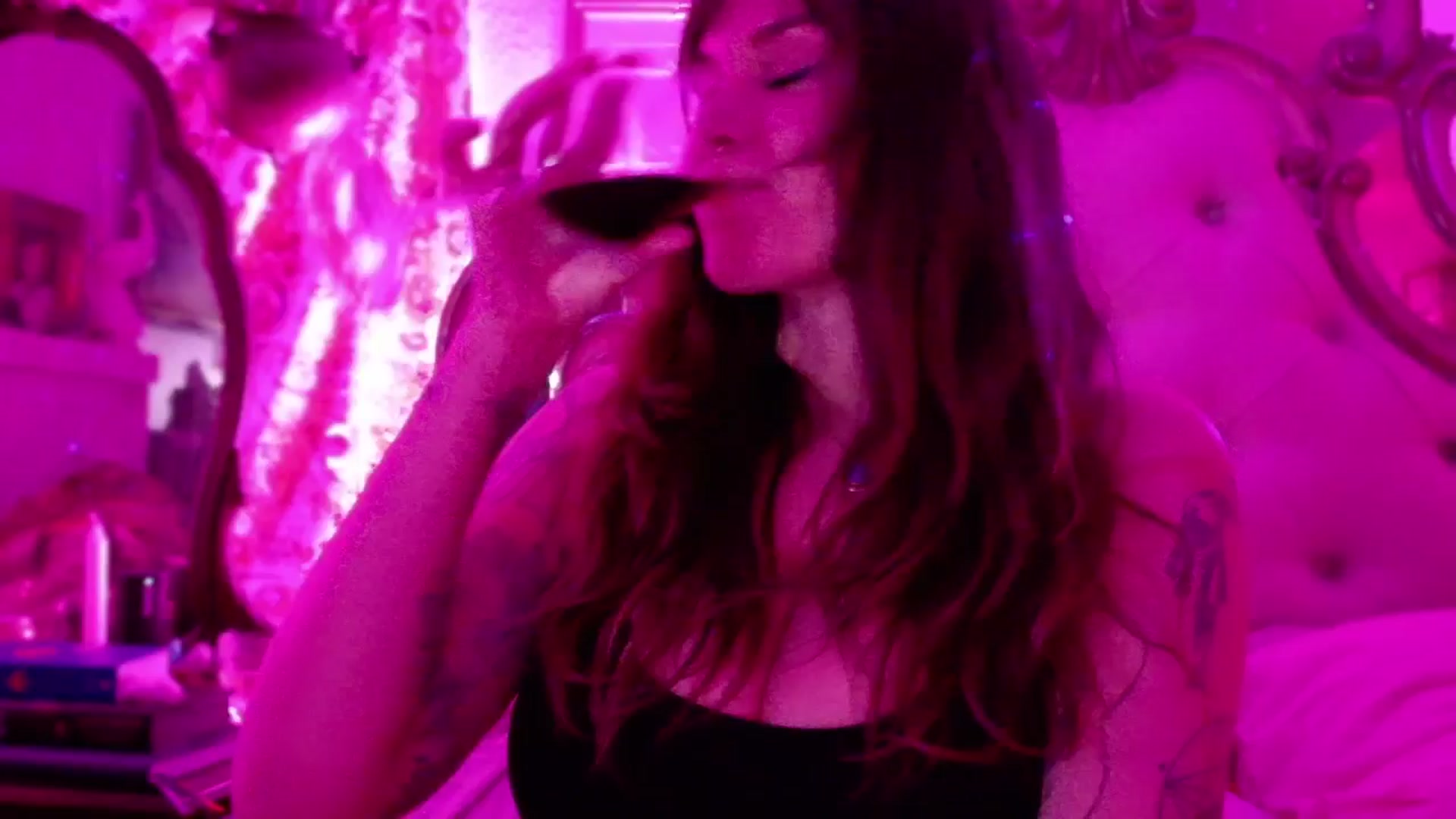 Gallery image thumbnail from TaylorVaughan's myfreecams stream on, 03/17/2025, 03:42 image 2 of 20