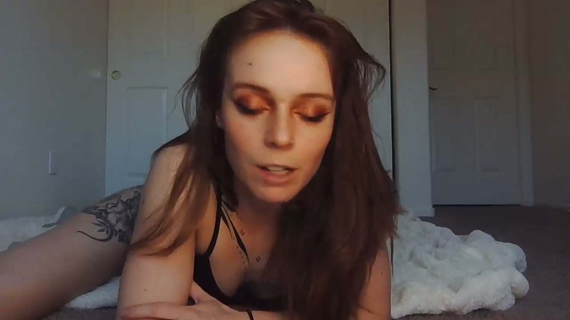 Gallery image thumbnail from Taylor_tinker's myfreecams stream on, 05/27/2024, 03:15 image 8 of 20