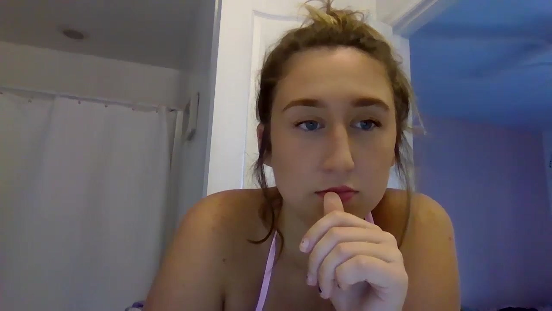 Gallery image thumbnail from Taylorgirl19's myfreecams stream on, 11/04/2023, 17:52 image 8 of 20
