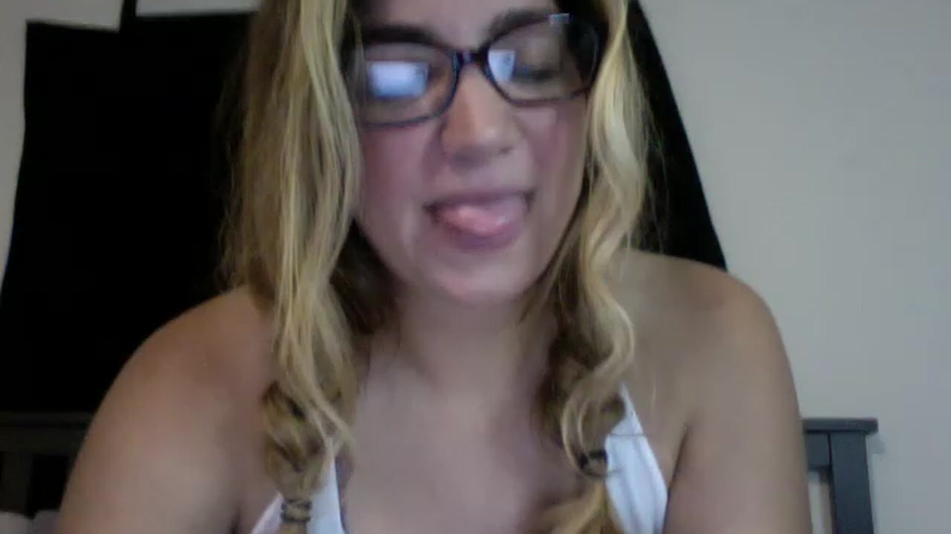 Gallery image thumbnail from Taytaybae27's myfreecams stream on, 12/01/2022, 08:11 image 3 of 20
