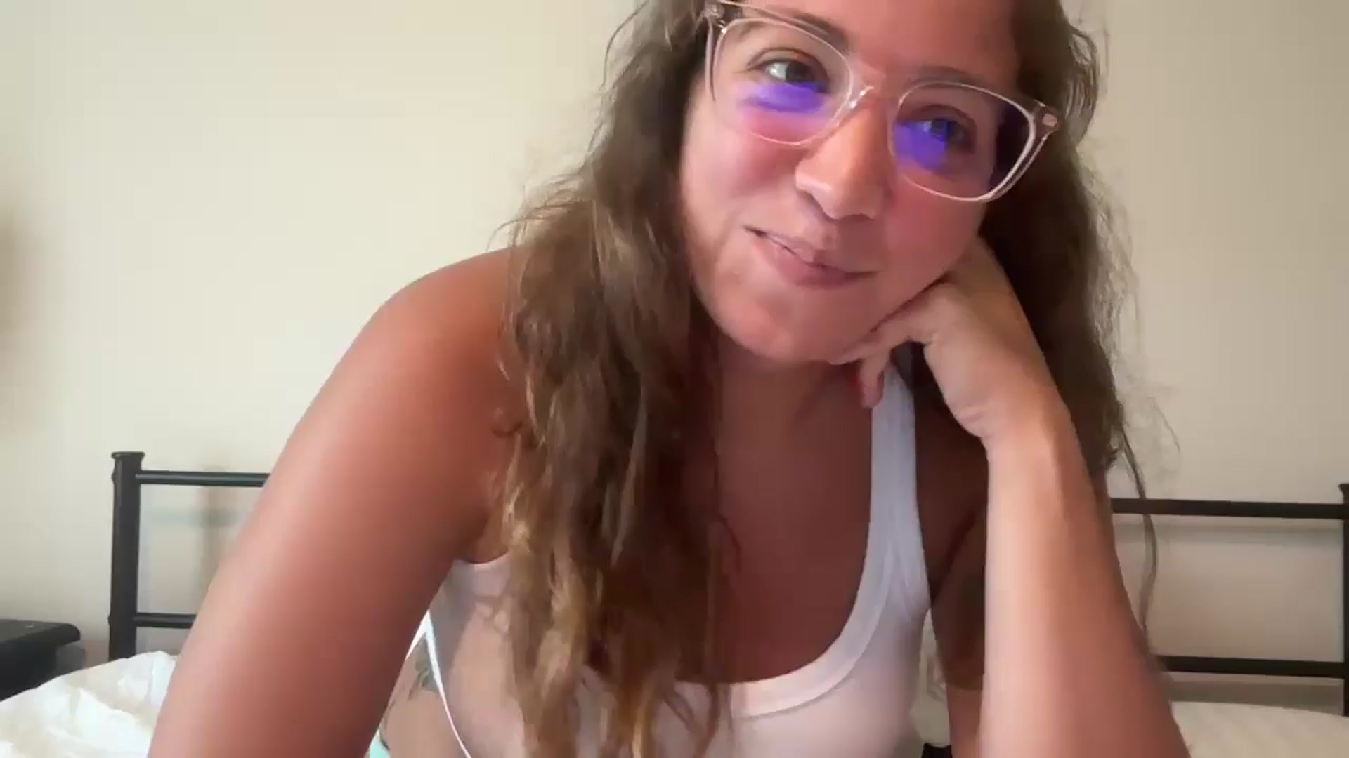 Gallery image thumbnail from Taytaybae27's myfreecams stream on, 07/09/2024, 22:25 image 1 of 20