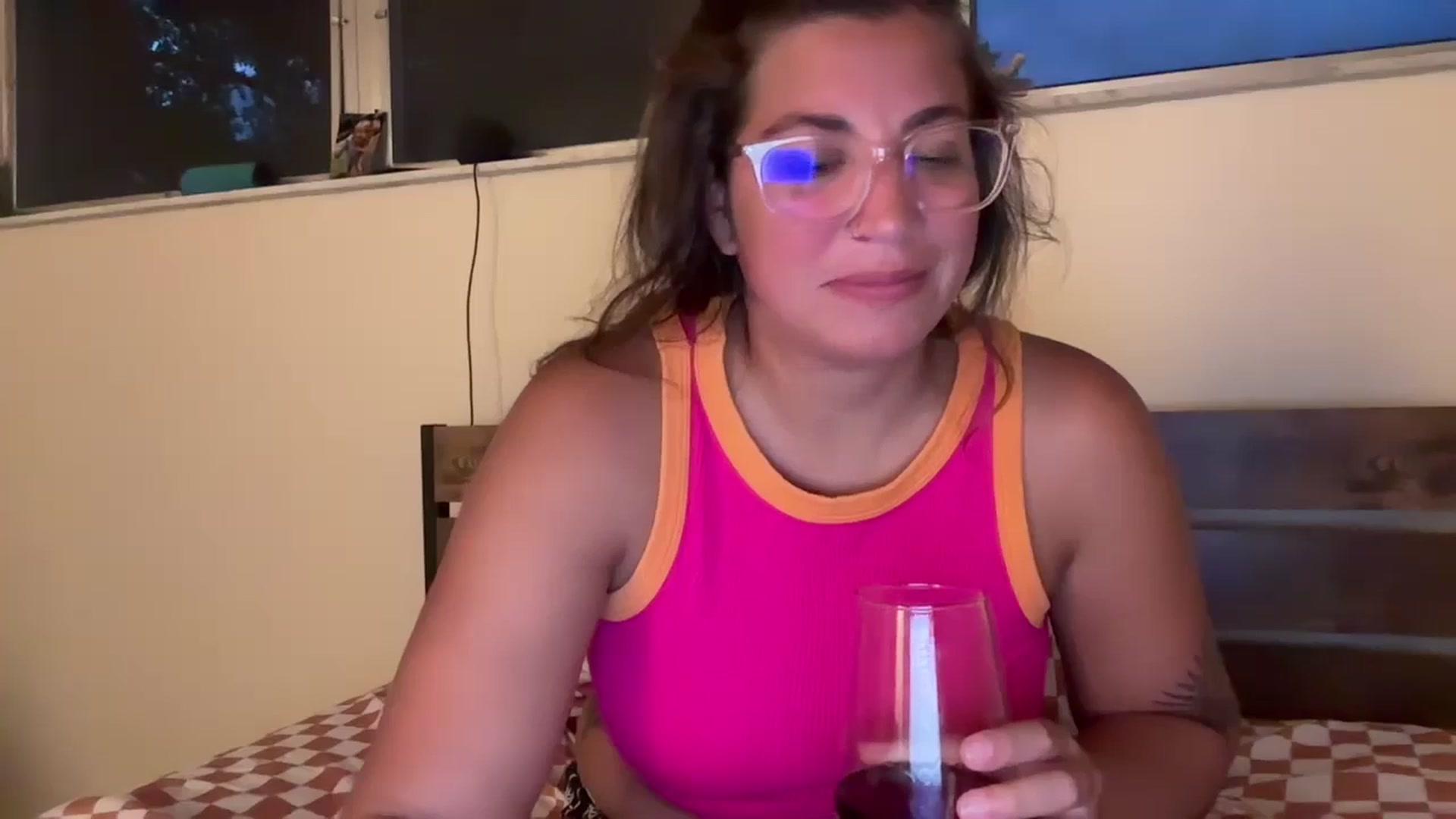Gallery image thumbnail from Taytaybae27's myfreecams stream on, 08/27/2024, 01:45 image 5 of 20