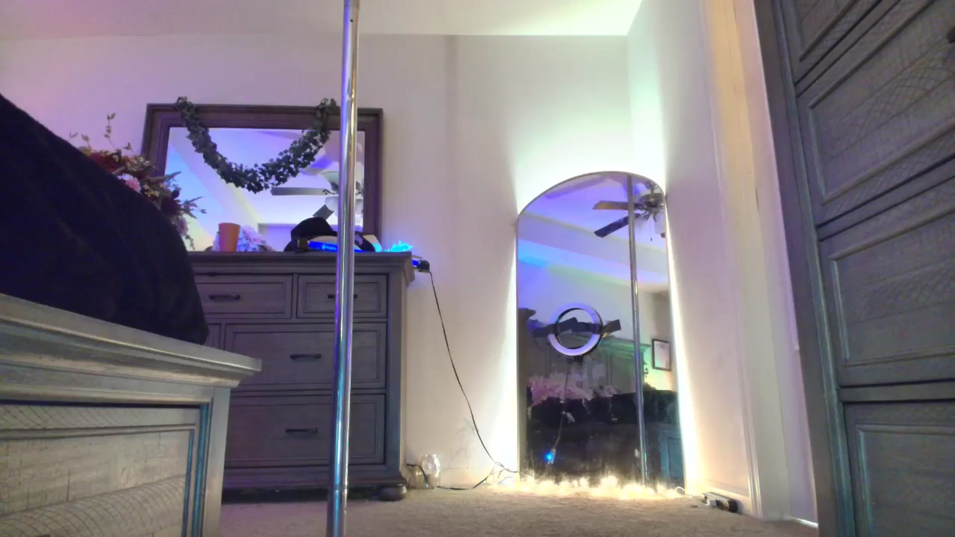 Gallery image thumbnail from TeXMilF's myfreecams stream on, 12/05/2025, 20:38 image 13 of 20