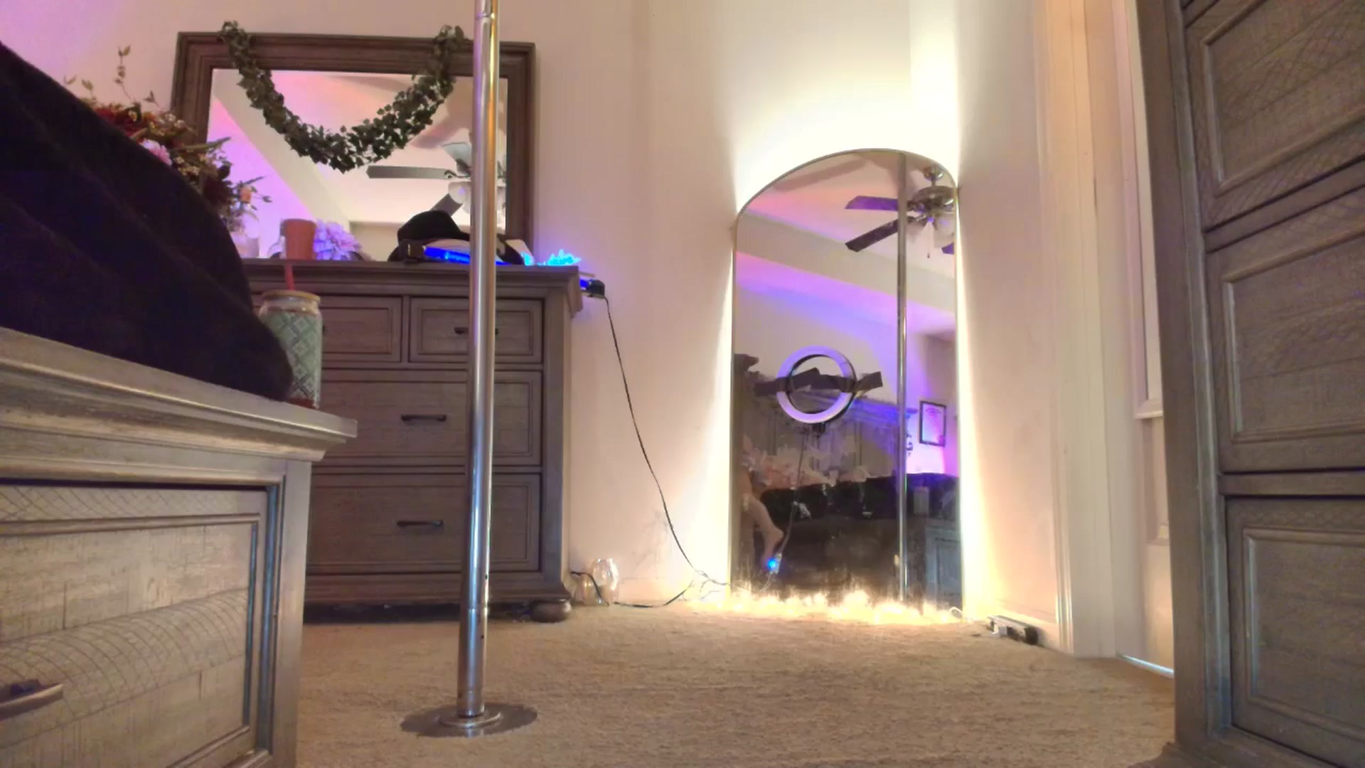 Gallery image thumbnail from TeXMilF's myfreecams stream on, 12/05/2025, 20:38 image 10 of 20