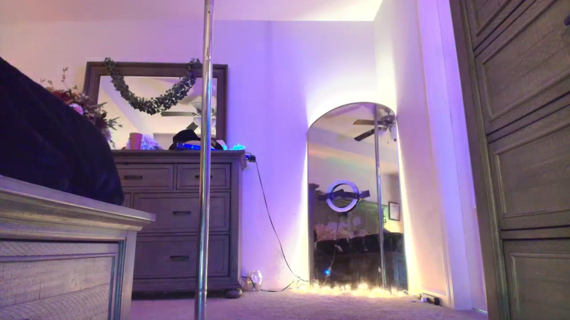 Gallery image thumbnail from TeXMilF's myfreecams stream on, 12/05/2025, 20:38 image 14 of 20