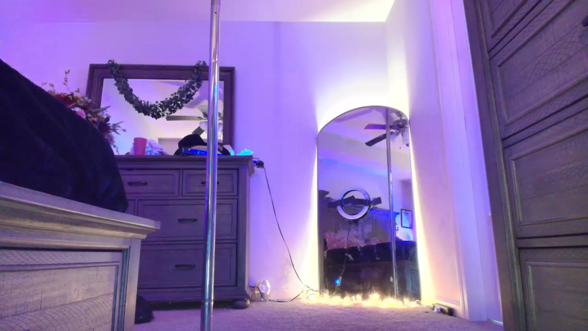 Gallery image thumbnail from TeXMilF's myfreecams stream on, 12/05/2025, 20:38 image 16 of 20