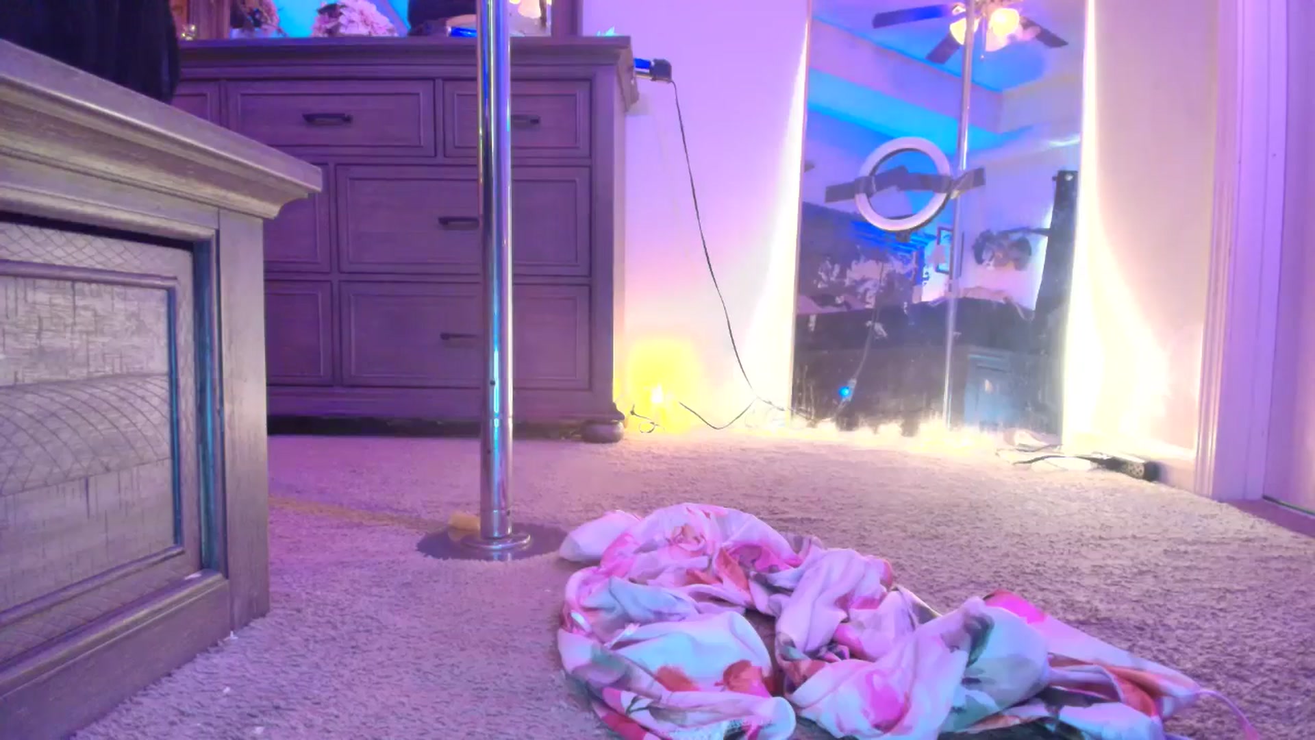 Gallery image thumbnail from TeXMilF's myfreecams stream on, 12/17/2025, 18:08 image 10 of 20