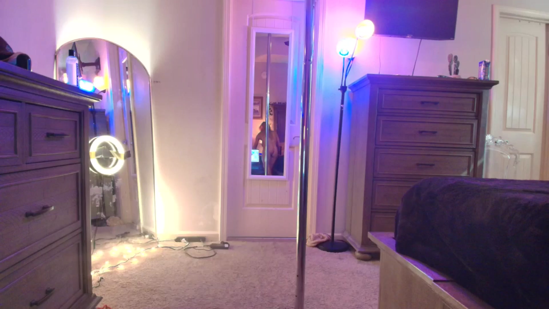 Gallery image thumbnail from TeXMilF's myfreecams stream on, 12/17/2025, 20:29 image 5 of 20