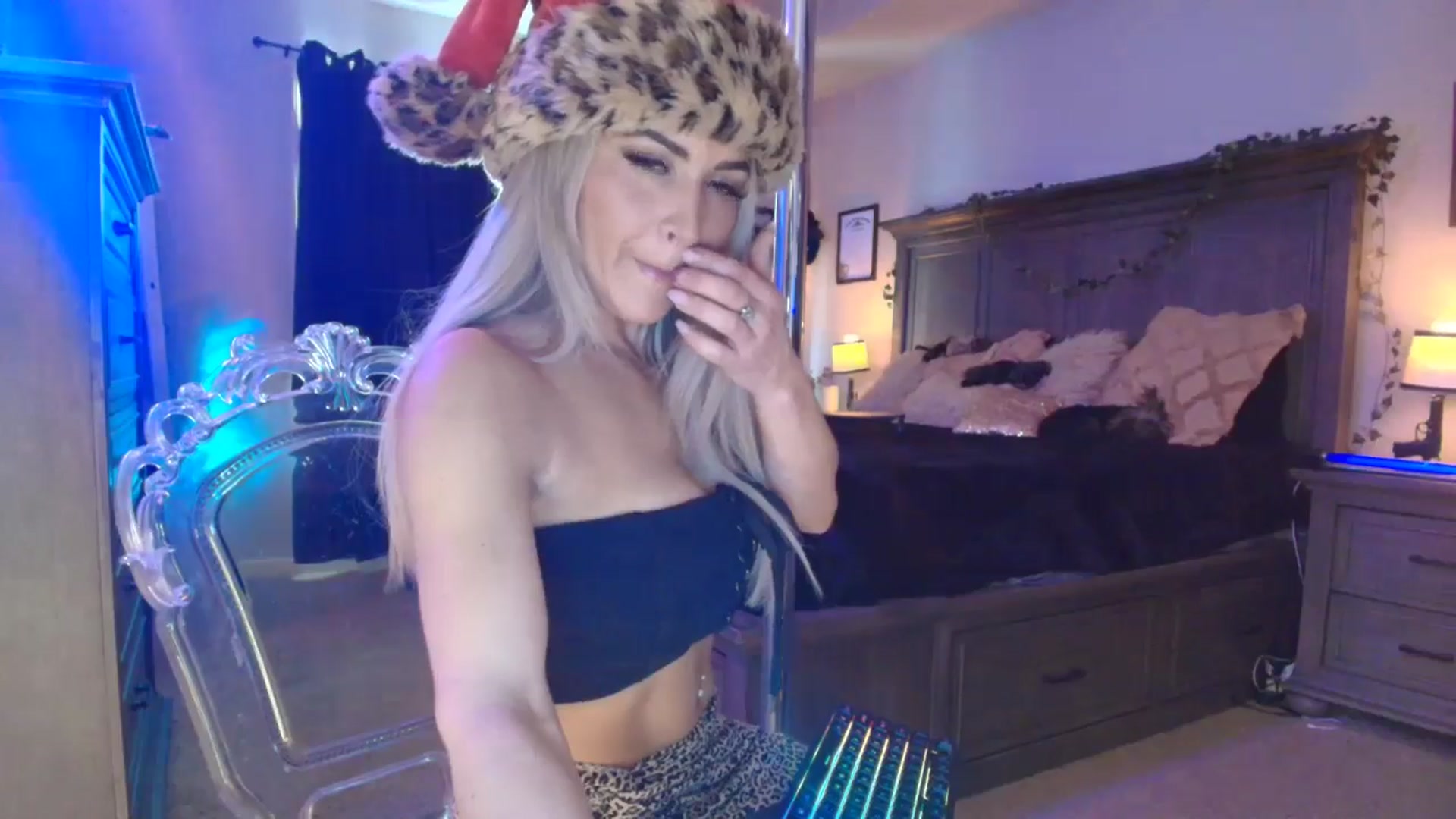 Gallery image thumbnail from TeXMilF's myfreecams stream on, 12/21/2025, 18:56 image 2 of 20