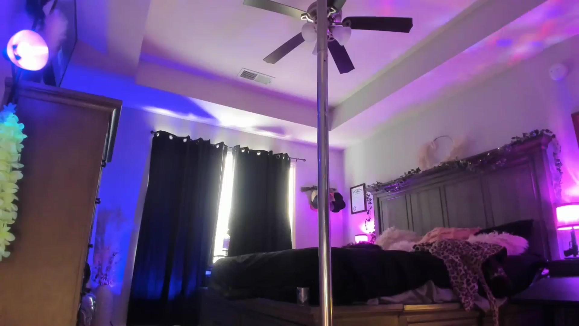 Gallery image thumbnail from TeXxxx's myfreecams stream on, 02/26/2025, 20:30 image 16 of 20
