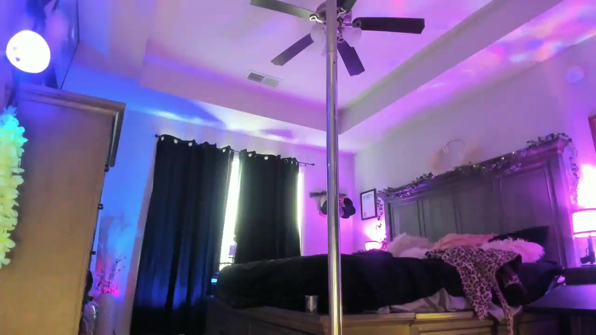 Gallery image thumbnail from TeXxxx's myfreecams stream on, 02/26/2025, 20:30 image 18 of 20