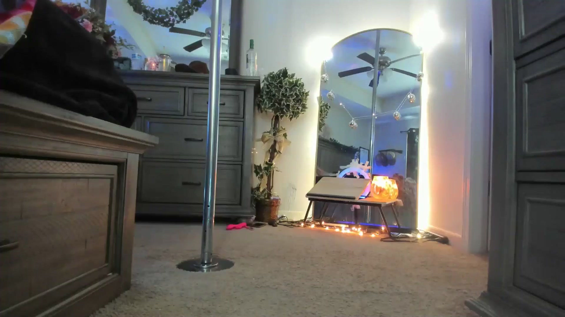 Gallery image thumbnail from TeXxxx's myfreecams stream on, 03/18/2025, 20:10 image 16 of 20