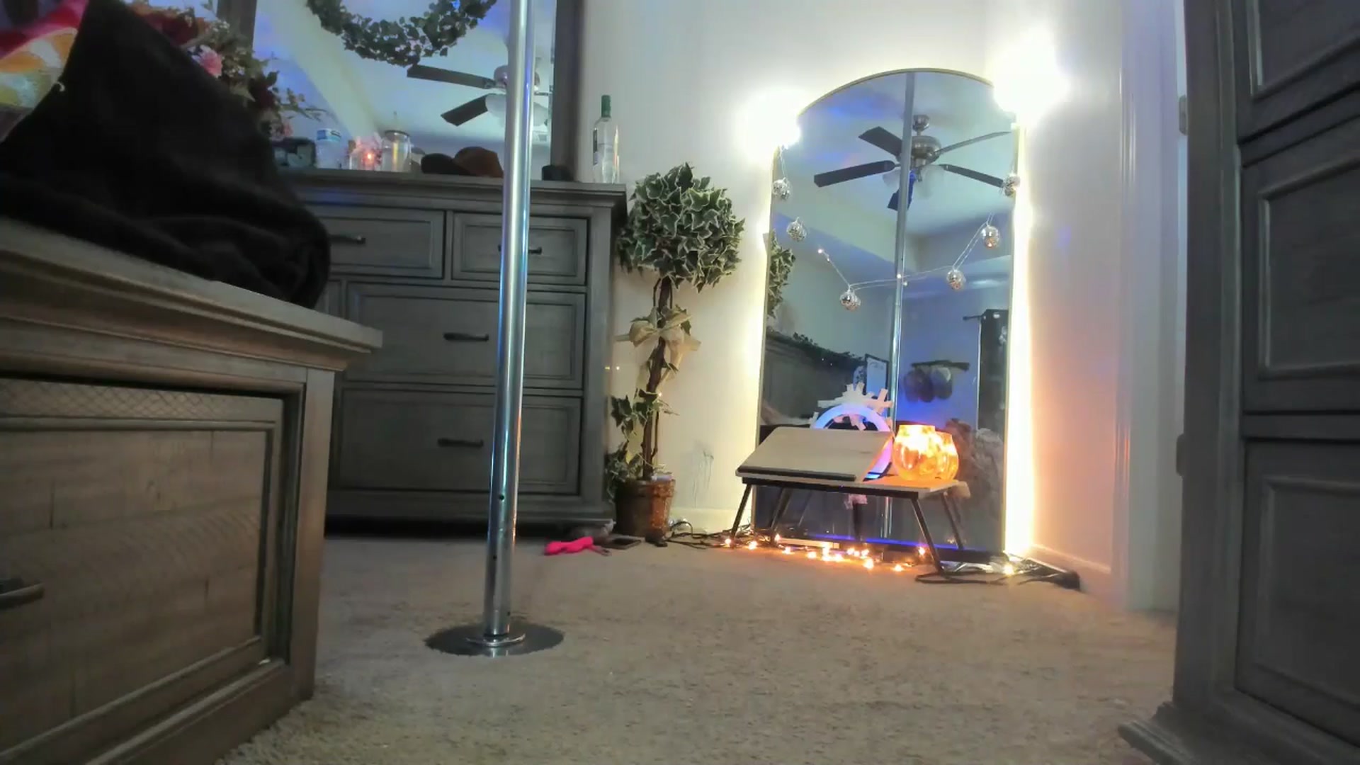 Gallery image thumbnail from TeXxxx's myfreecams stream on, 03/18/2025, 20:10 image 18 of 20