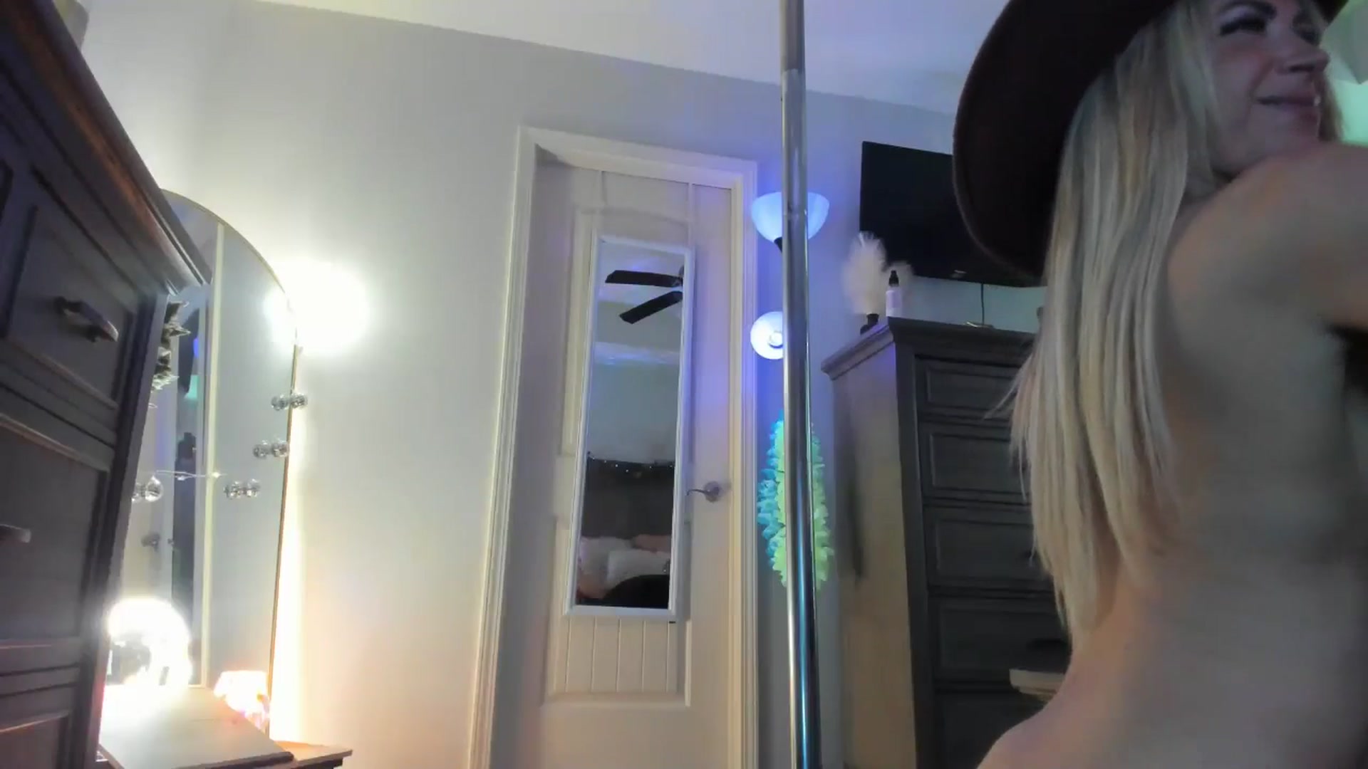 Gallery image thumbnail from TeXxxx's myfreecams stream on, 03/20/2025, 19:11 image 9 of 20