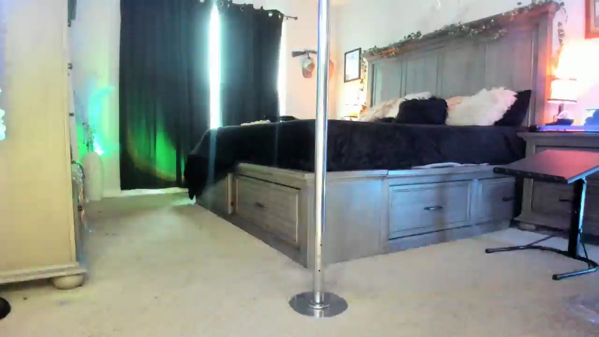 Gallery image thumbnail from TeXxxx's myfreecams stream on, 03/31/2025, 19:17 image 19 of 20