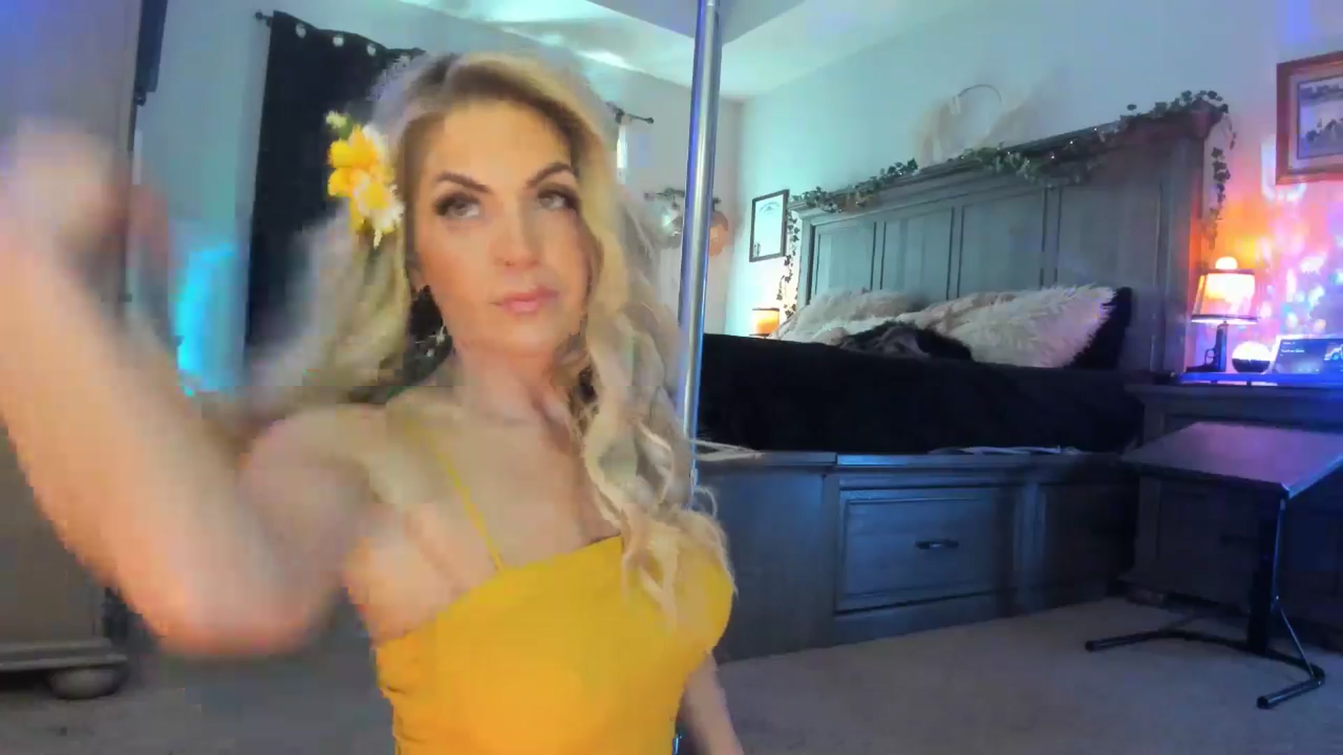 Gallery image thumbnail from TeXxxx's myfreecams stream on, 04/01/2025, 17:55 image 4 of 20