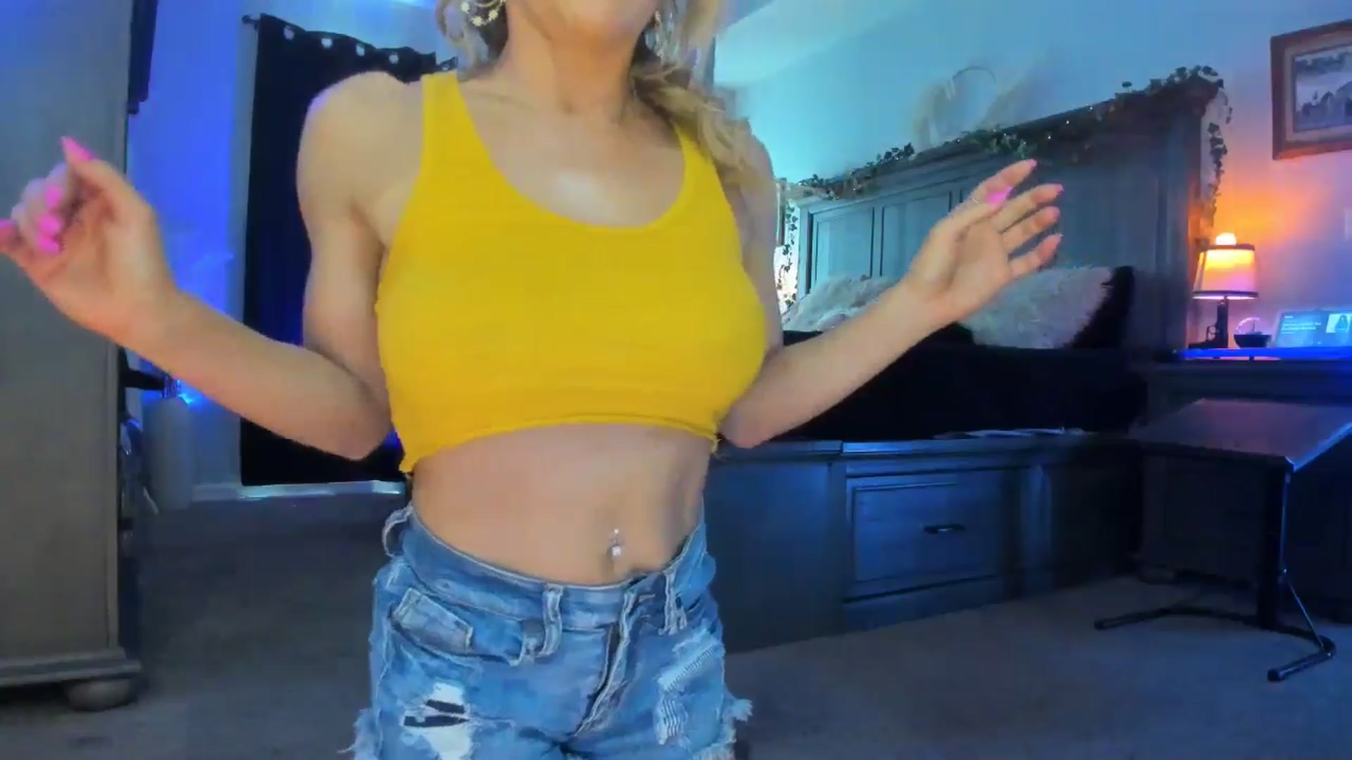 Gallery image thumbnail from TeXxxx's myfreecams stream on, 04/01/2025, 18:16 image 14 of 20
