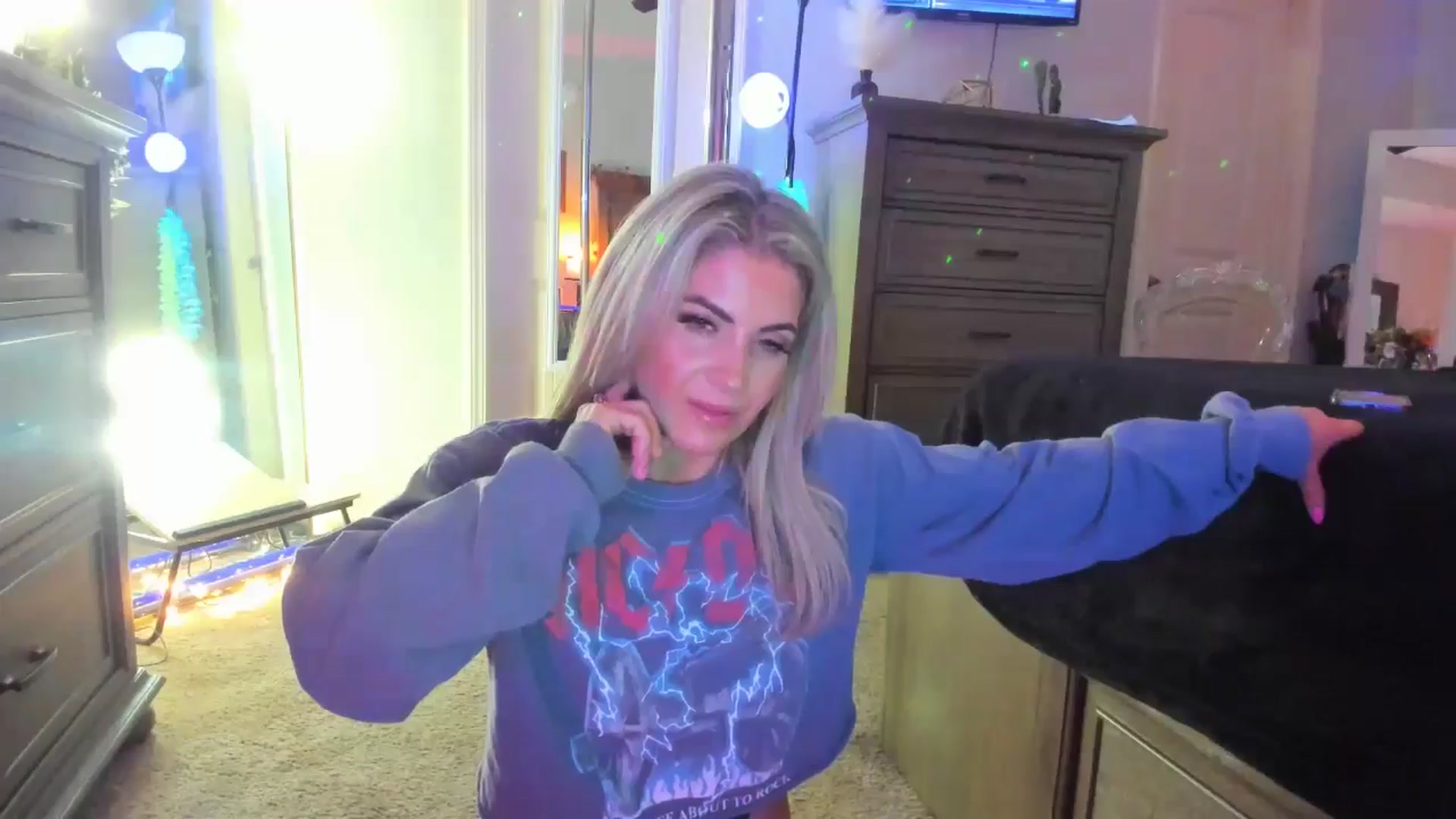 Gallery image thumbnail from TeXxxx's myfreecams stream on, 04/09/2025, 21:21 image 16 of 20