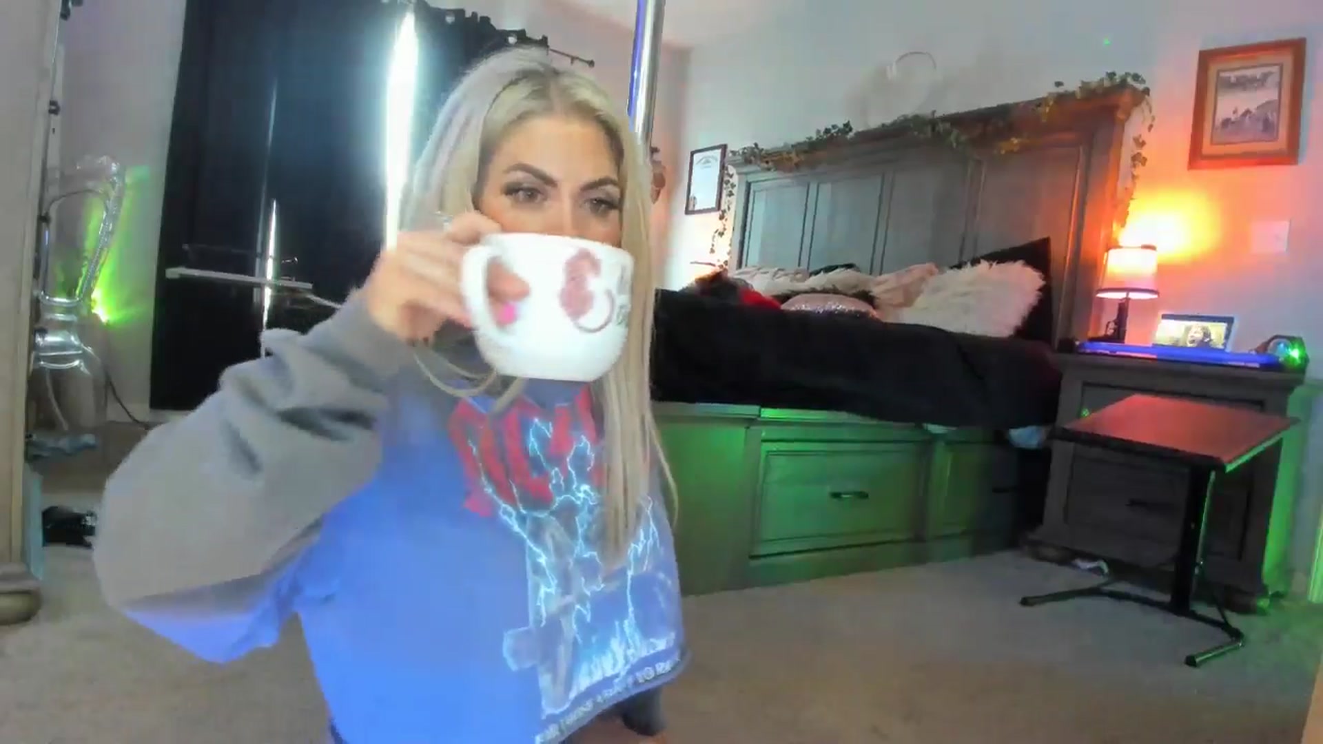 Gallery image thumbnail from TeXxxx's myfreecams stream on, 04/09/2025, 21:21 image 6 of 20