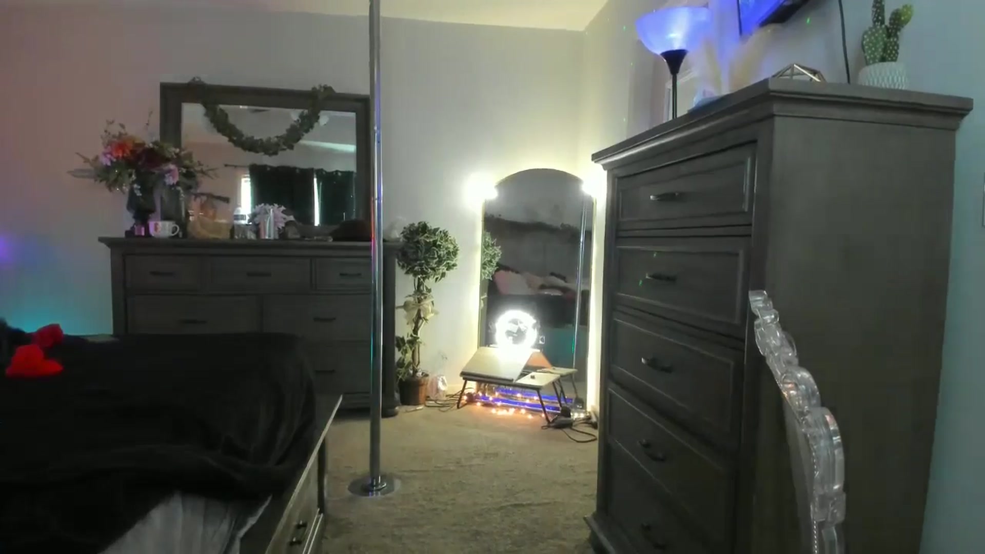 Gallery image thumbnail from TeXxxx's myfreecams stream on, 04/09/2025, 21:21 image 17 of 20