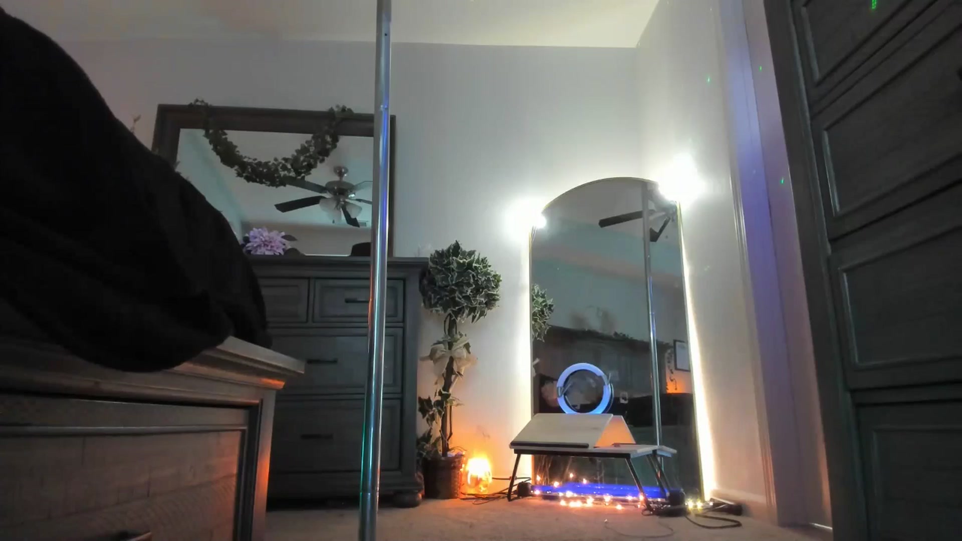 Gallery image thumbnail from TeXxxx's myfreecams stream on, 04/09/2025, 23:40 image 4 of 20