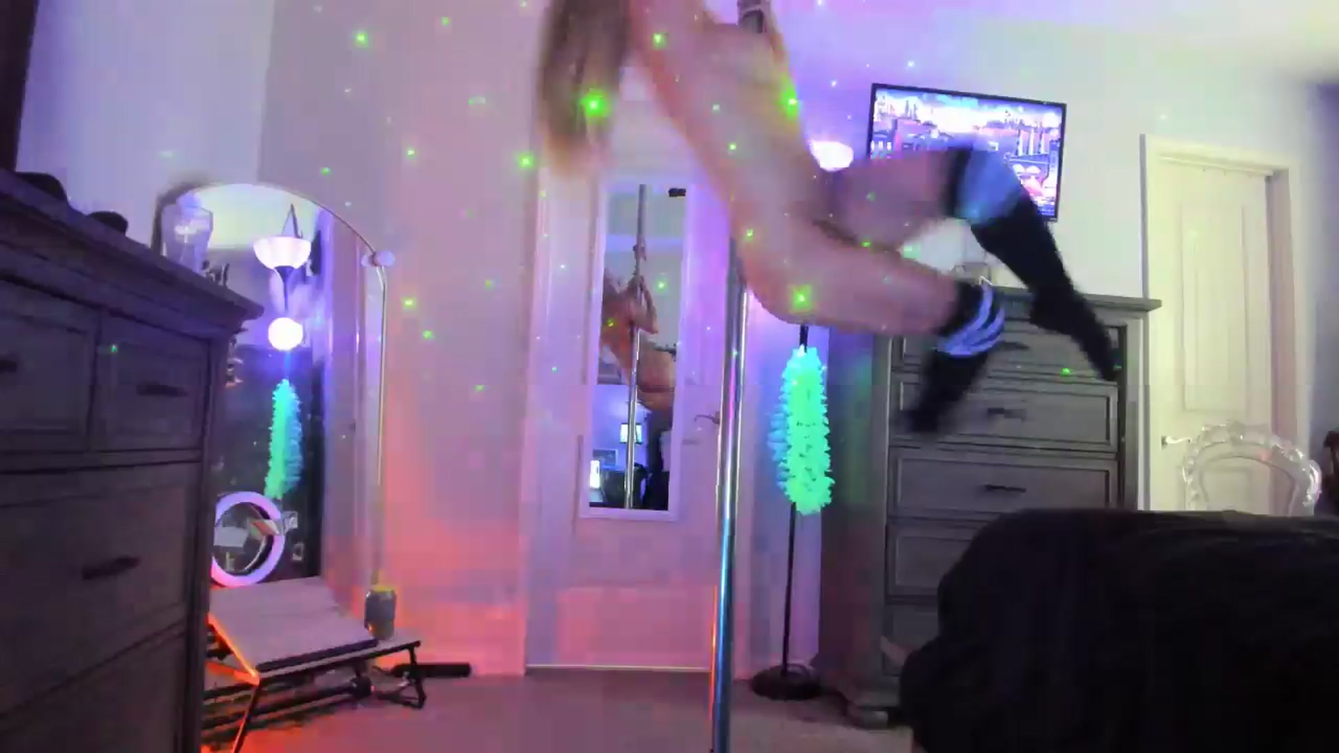 Gallery image thumbnail from TeXxxx's myfreecams stream on, 04/11/2025, 22:22 image 10 of 20