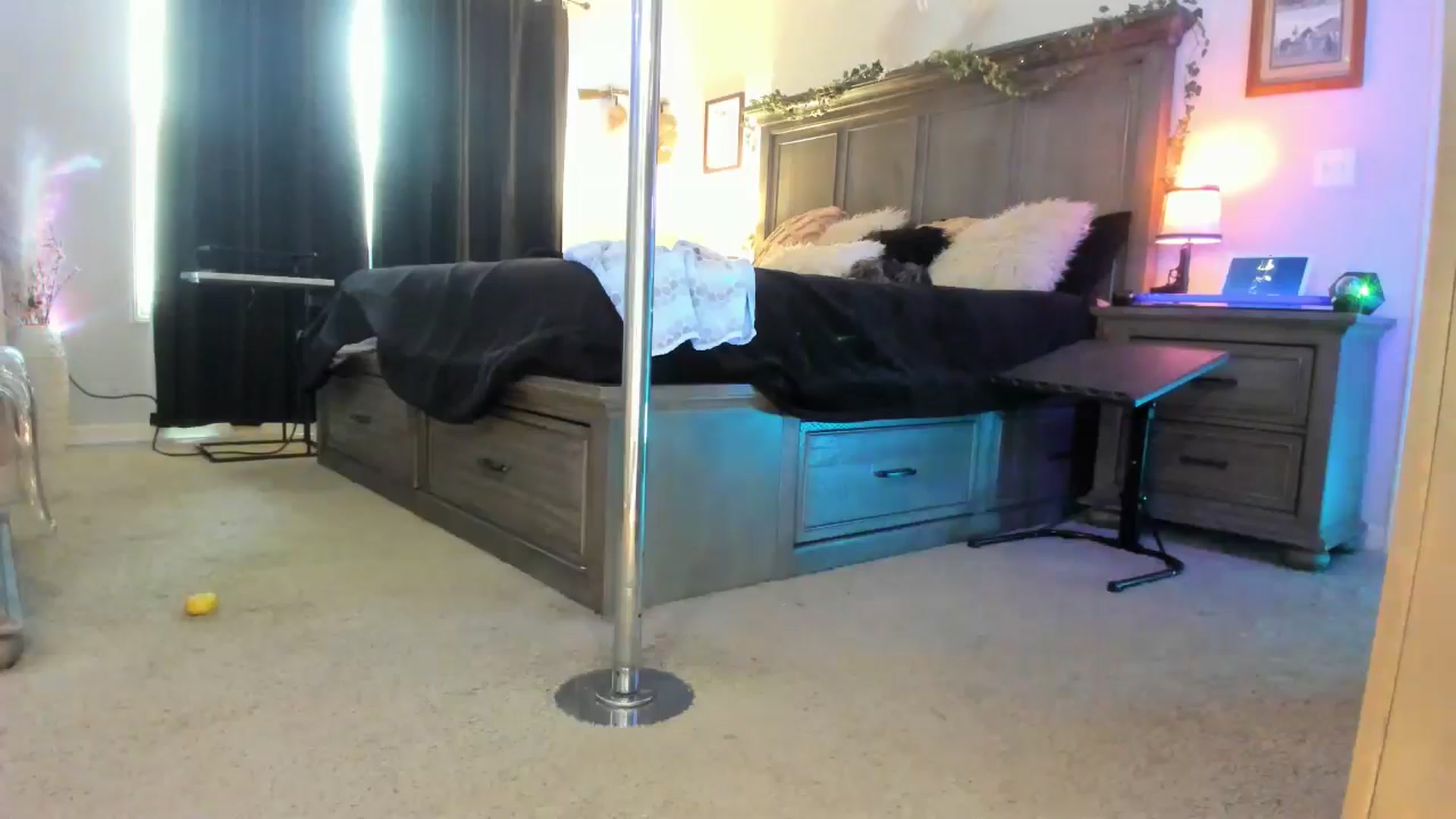 Gallery image thumbnail from TeXxxx's myfreecams stream on, 04/14/2025, 18:27 image 8 of 20