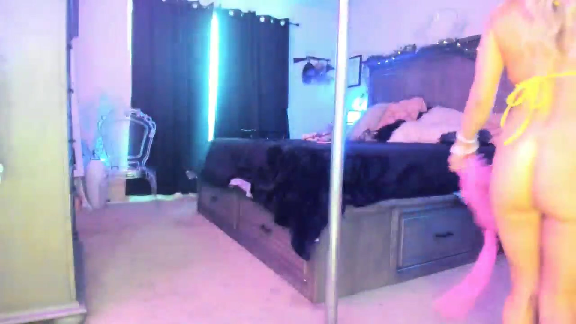 Gallery image thumbnail from TeXxxx's myfreecams stream on, 05/29/2025, 16:44 image 16 of 20