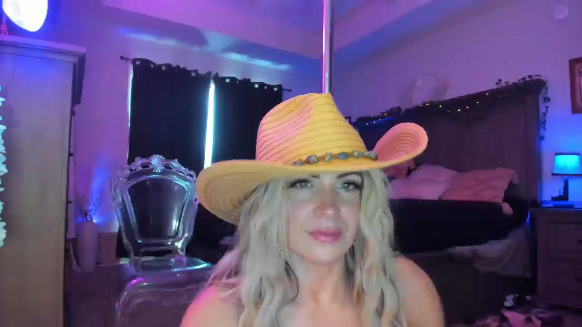 Gallery image thumbnail from TeXxxx's myfreecams stream on, 05/29/2025, 18:51 image 8 of 20