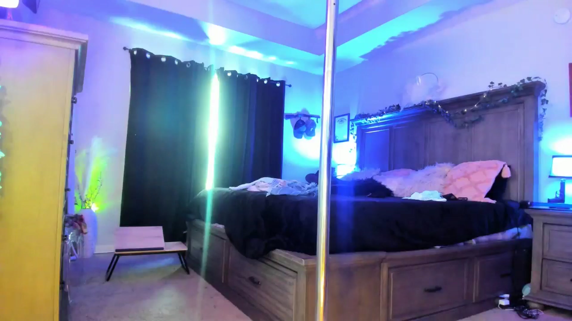 Gallery image thumbnail from TeXxxx's myfreecams stream on, 06/03/2025, 19:26 image 16 of 20