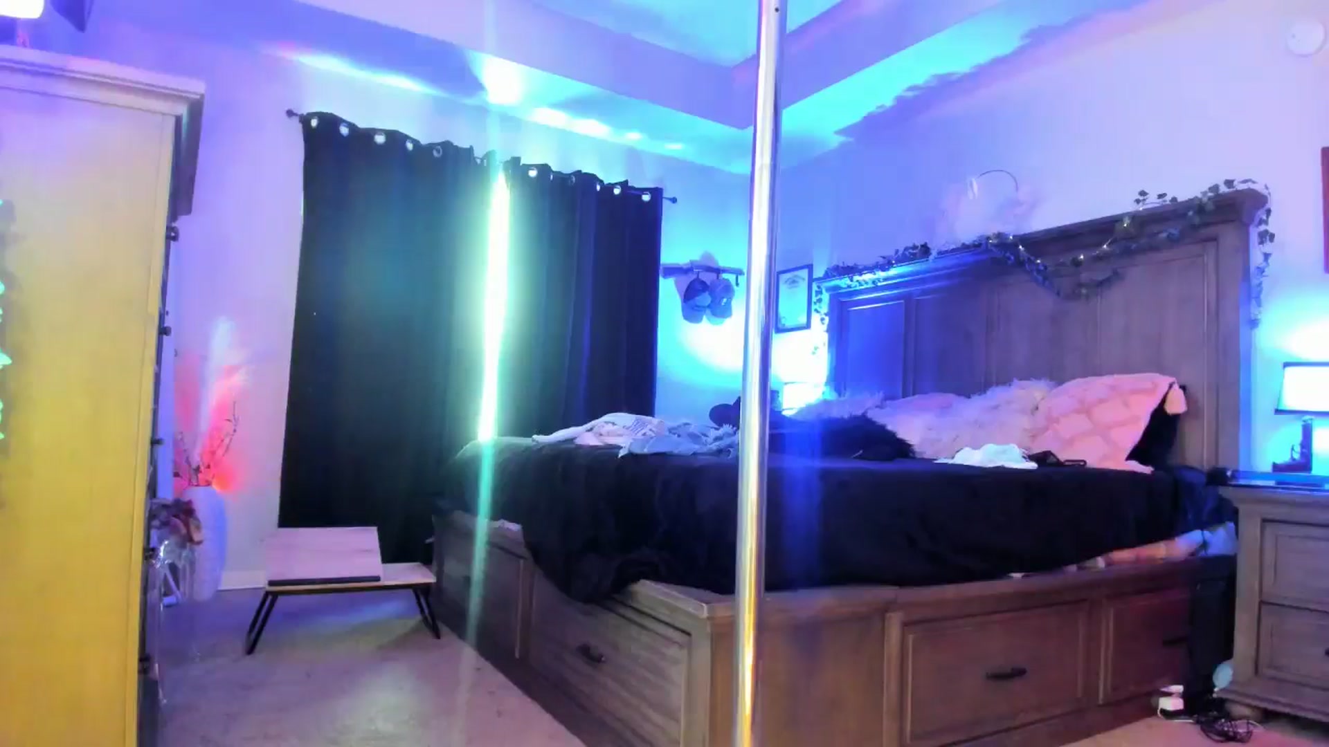 Gallery image thumbnail from TeXxxx's myfreecams stream on, 06/03/2025, 19:26 image 17 of 20