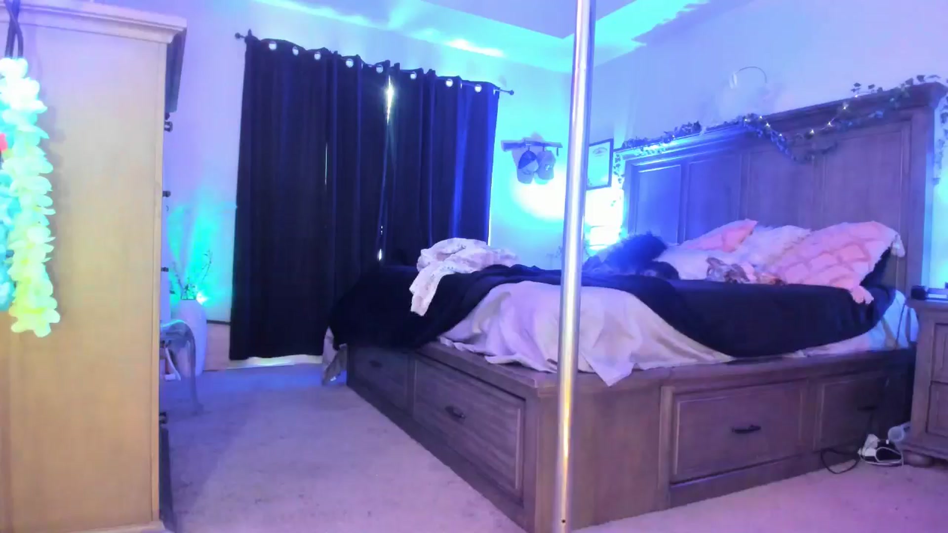 Gallery image thumbnail from TeXxxx's myfreecams stream on, 06/07/2025, 16:38 image 10 of 20