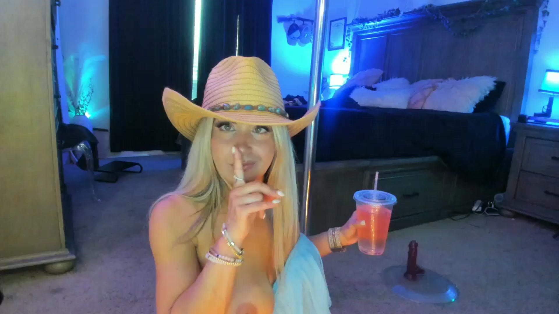 Gallery image thumbnail from TeXxxx's myfreecams stream on, 06/09/2025, 20:46 image 6 of 20