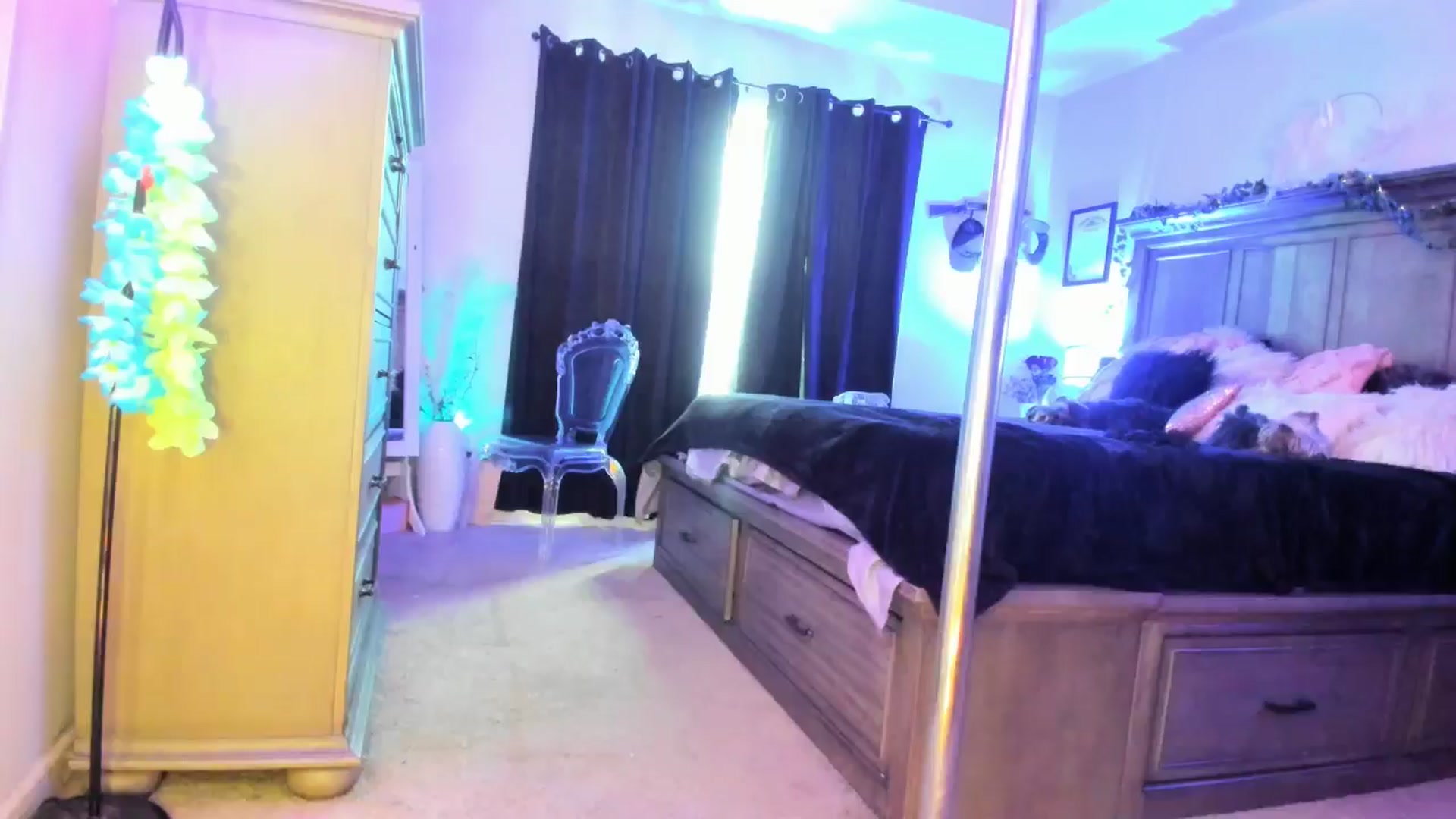 Gallery image thumbnail from TeXxxx's myfreecams stream on, 06/16/2025, 18:44 image 15 of 20
