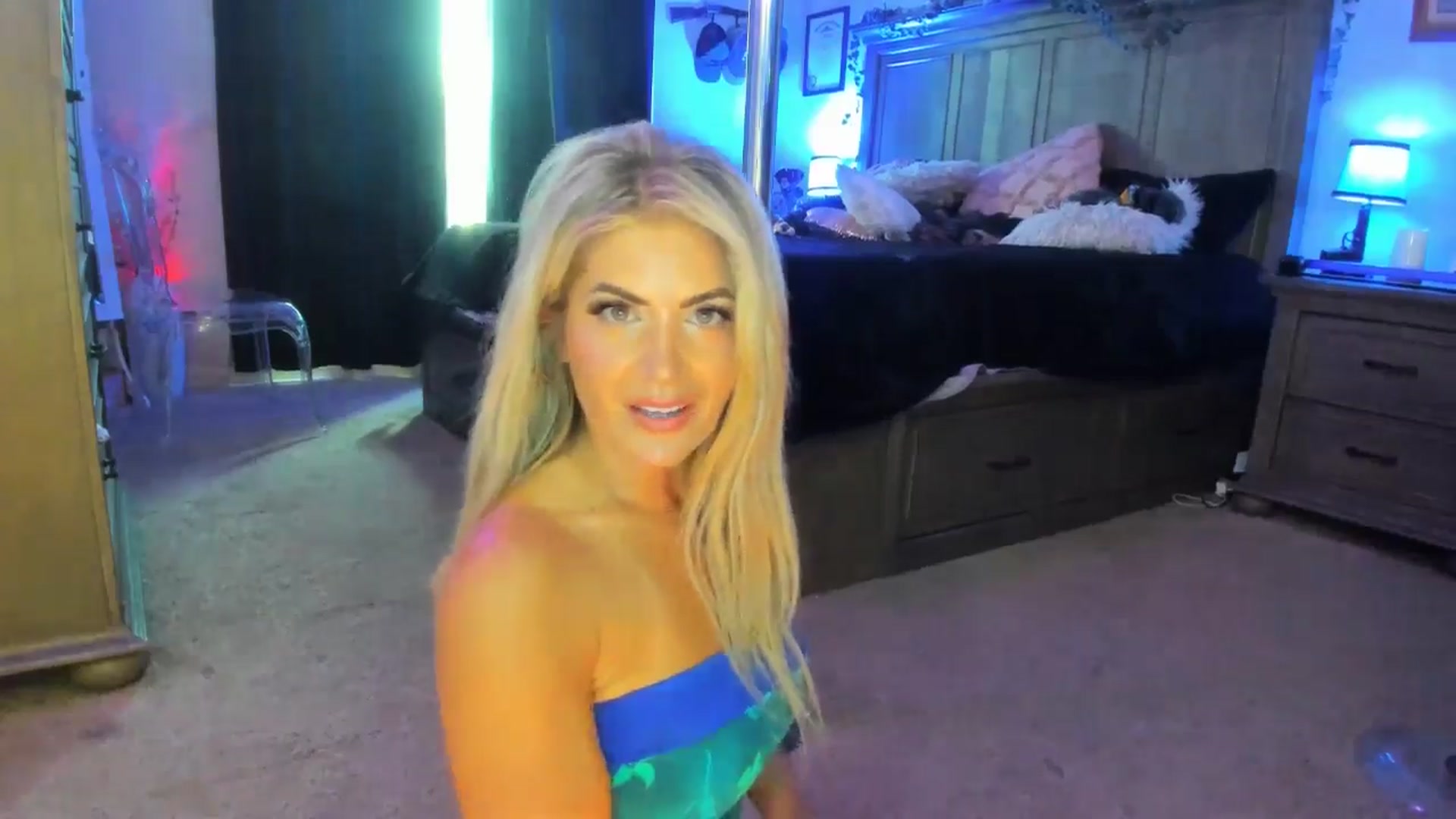 Gallery image thumbnail from TeXxxx's myfreecams stream on, 06/17/2025, 16:33 image 8 of 20