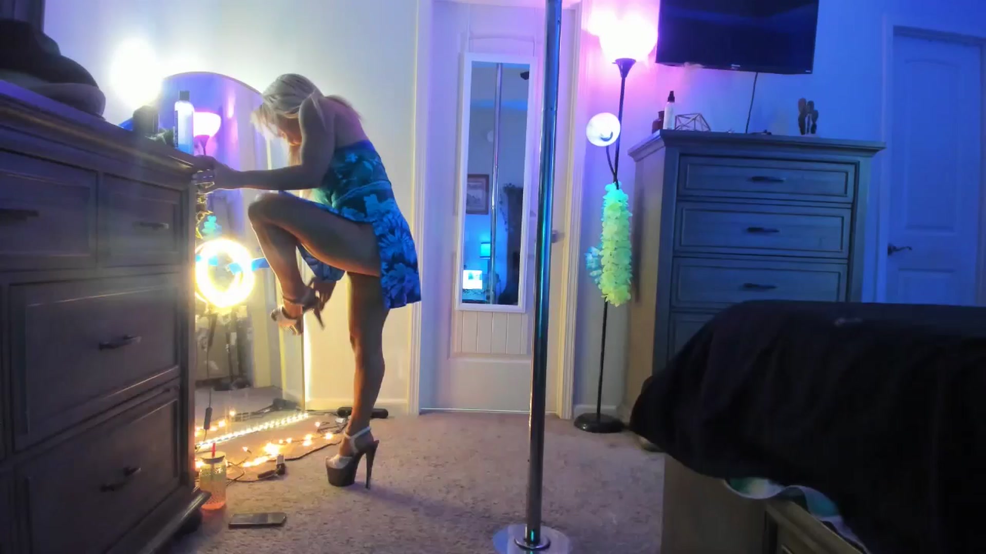Gallery image thumbnail from TeXxxx's myfreecams stream on, 06/17/2025, 16:33 image 10 of 20