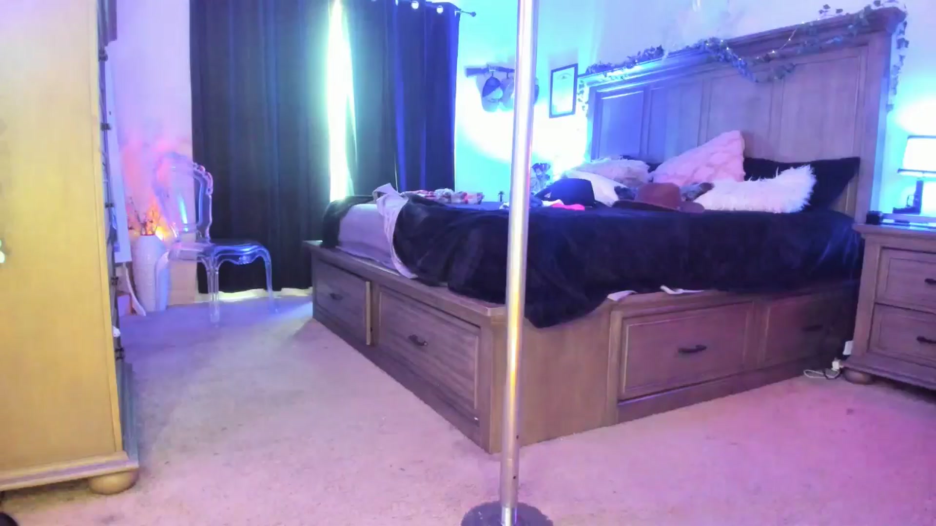 Gallery image thumbnail from TeXxxx's myfreecams stream on, 06/17/2025, 18:31 image 9 of 20