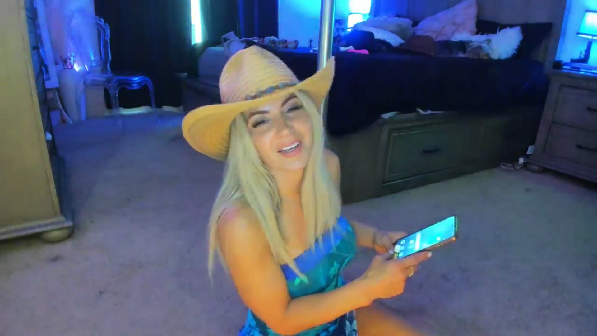 Gallery image thumbnail from TeXxxx's myfreecams stream on, 06/17/2025, 18:31 image 18 of 20
