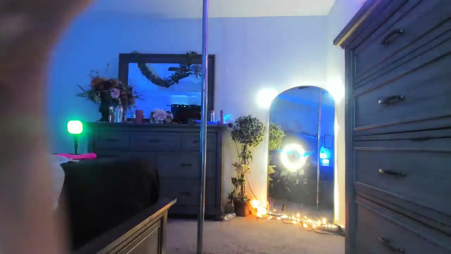 Gallery image thumbnail from TeXxxx's myfreecams stream on, 06/19/2025, 19:05 image 16 of 20