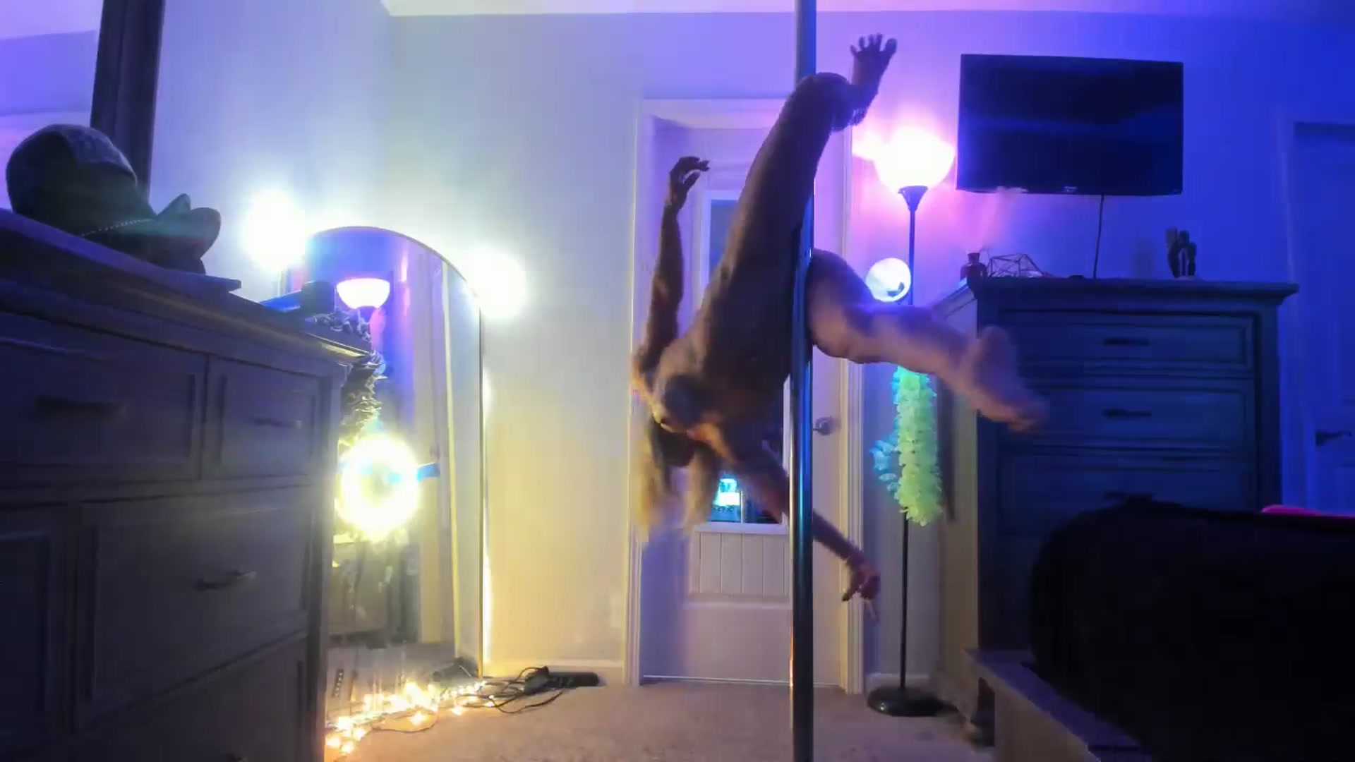 Gallery image thumbnail from TeXxxx's myfreecams stream on, 06/19/2025, 19:05 image 17 of 20