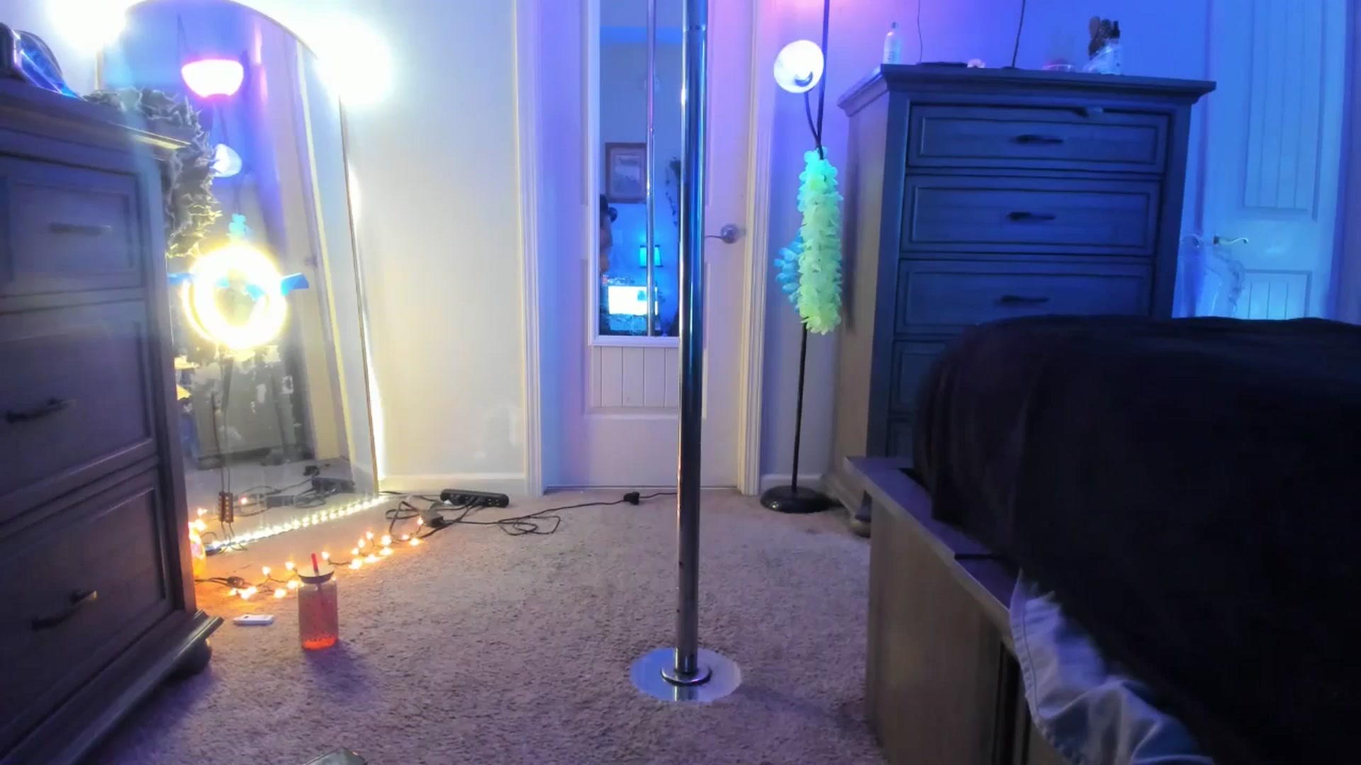Gallery image thumbnail from TeXxxx's myfreecams stream on, 07/01/2025, 18:12 image 16 of 20