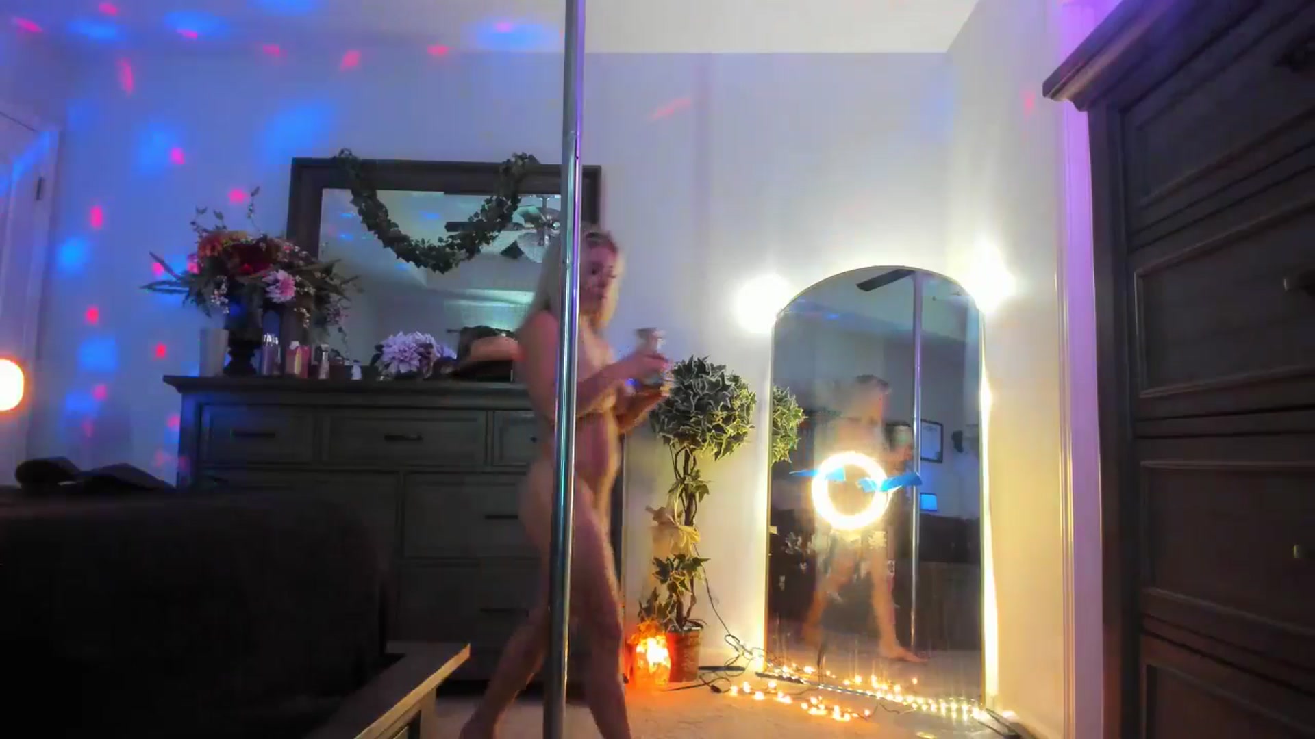 Gallery image thumbnail from TeXxxx's myfreecams stream on, 07/17/2025, 19:33 image 7 of 20