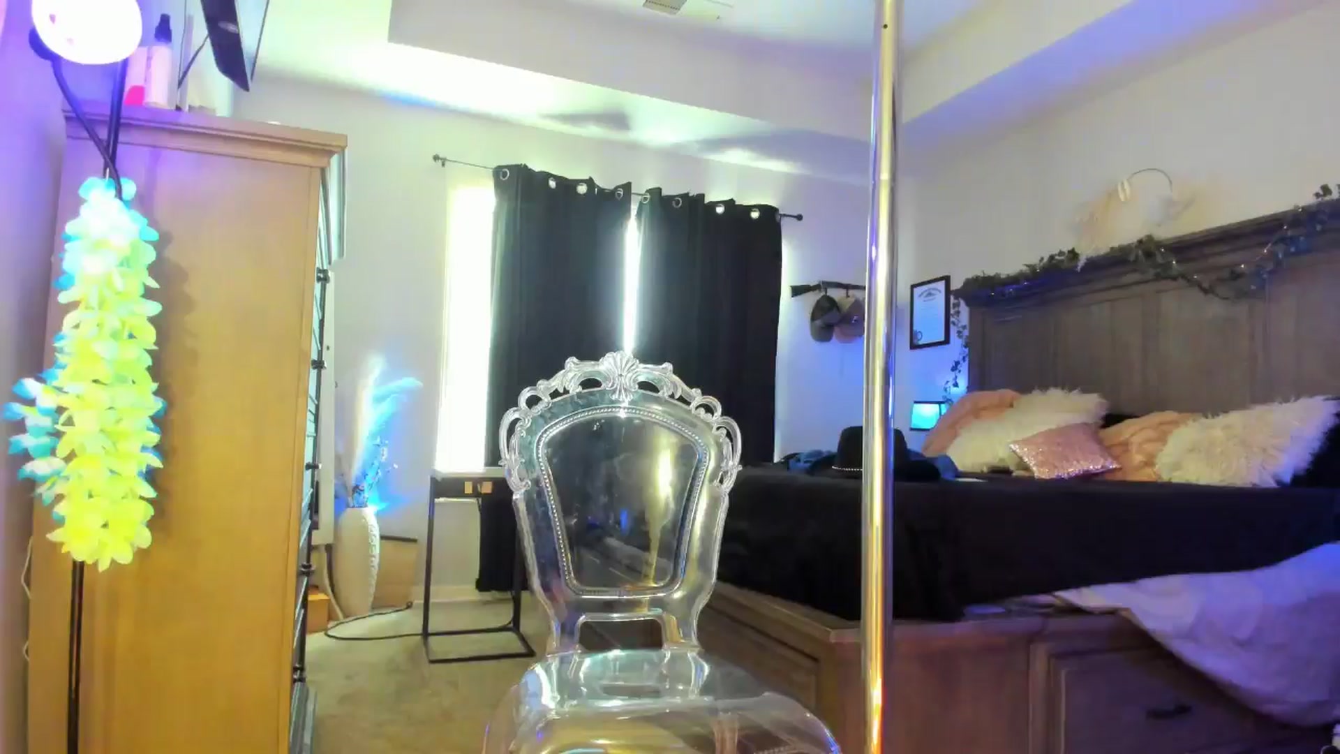 Gallery image thumbnail from TeXxxx's myfreecams stream on, 07/18/2025, 17:30 image 18 of 20