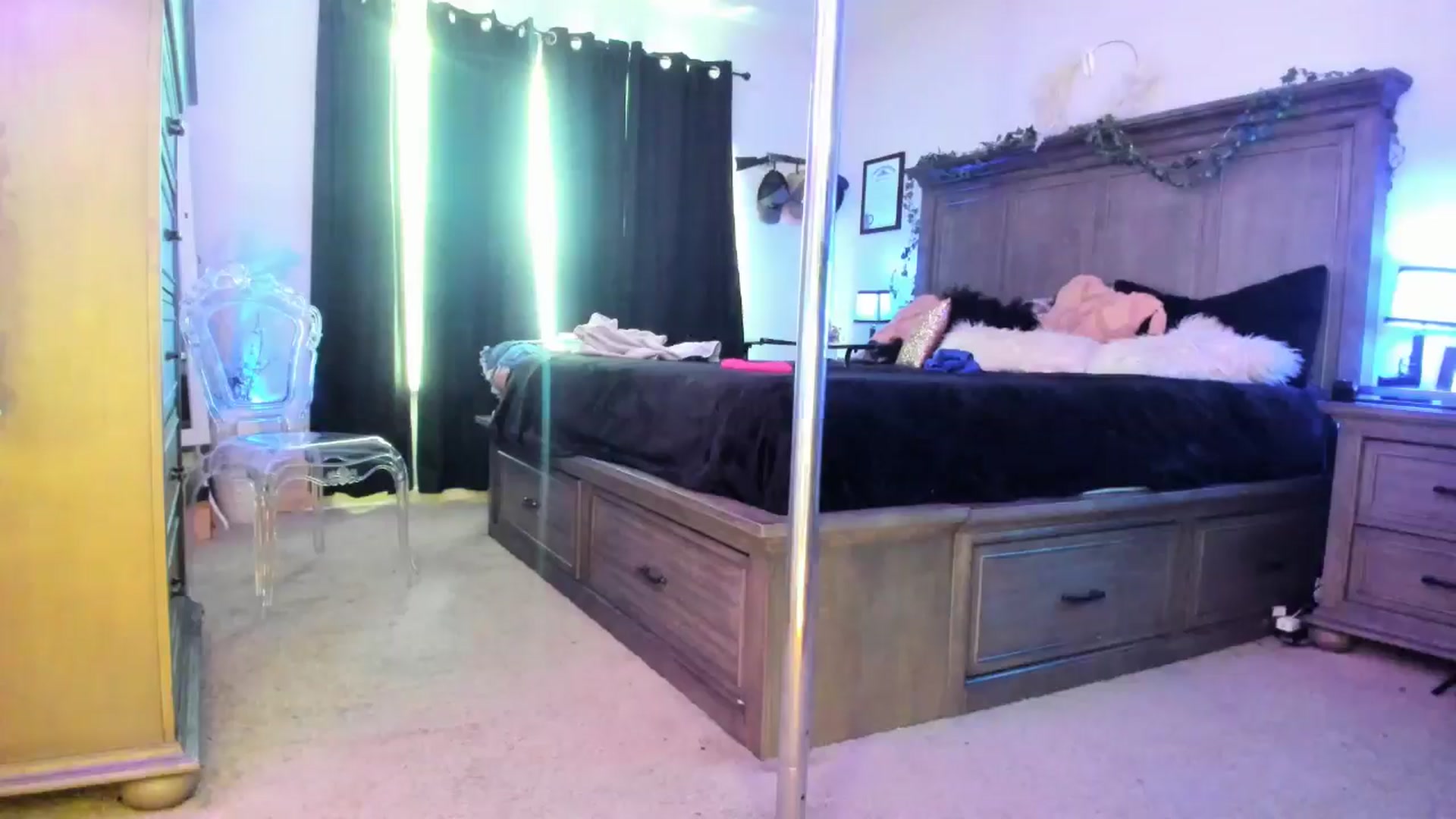 Gallery image thumbnail from TeXxxx's myfreecams stream on, 07/24/2025, 18:33 image 14 of 20