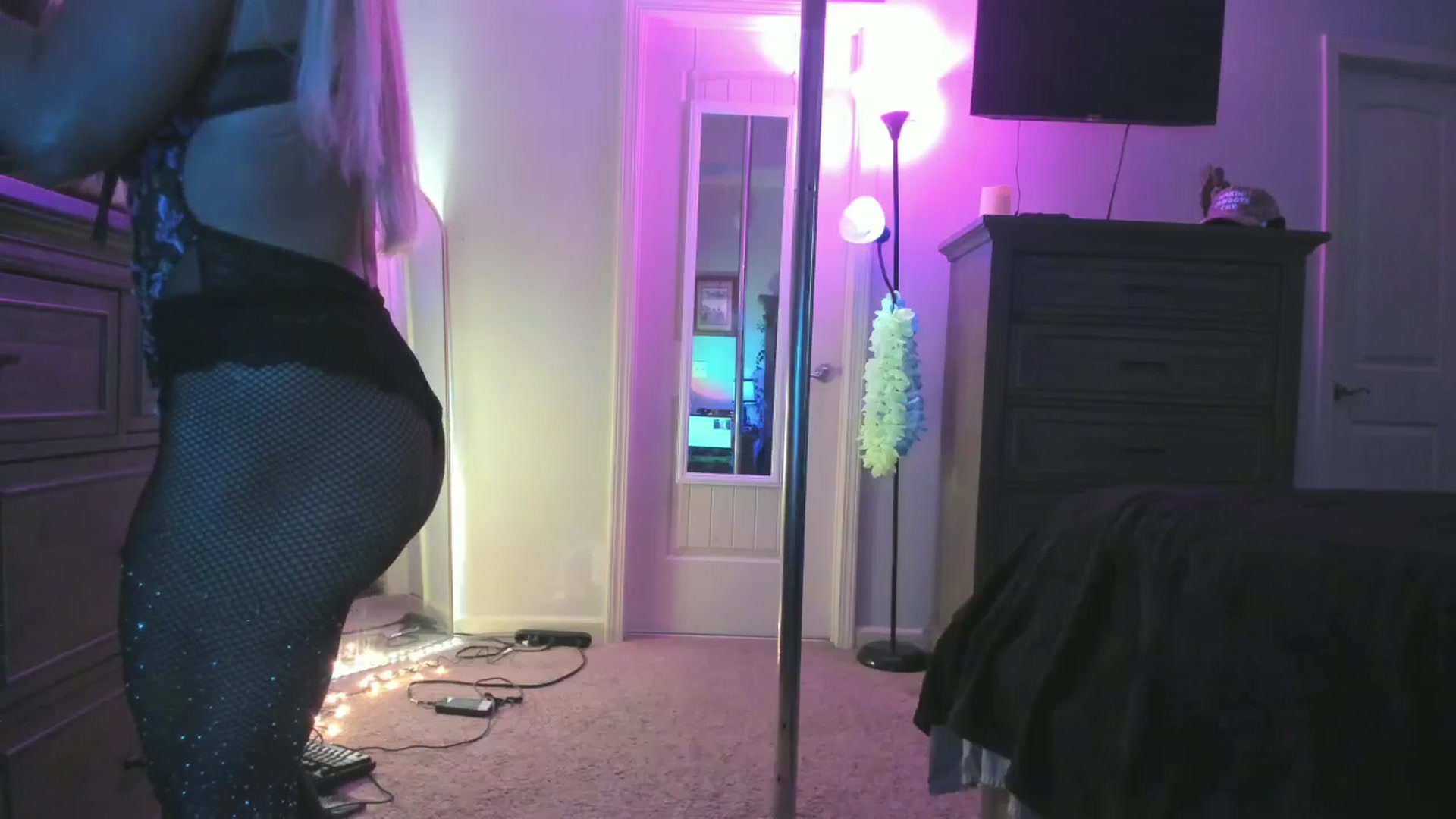 Gallery image thumbnail from TeXxxx's myfreecams stream on, 07/31/2025, 17:09 image 14 of 20
