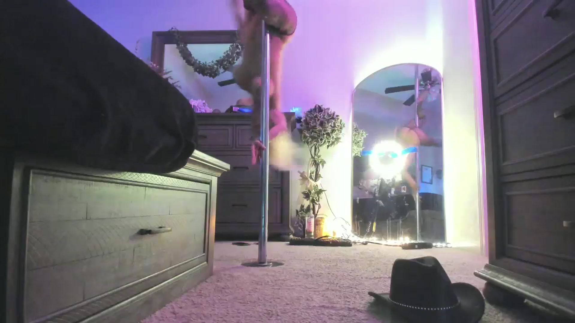 Gallery image thumbnail from TeXxxx's myfreecams stream on, 07/31/2025, 18:14 image 13 of 20
