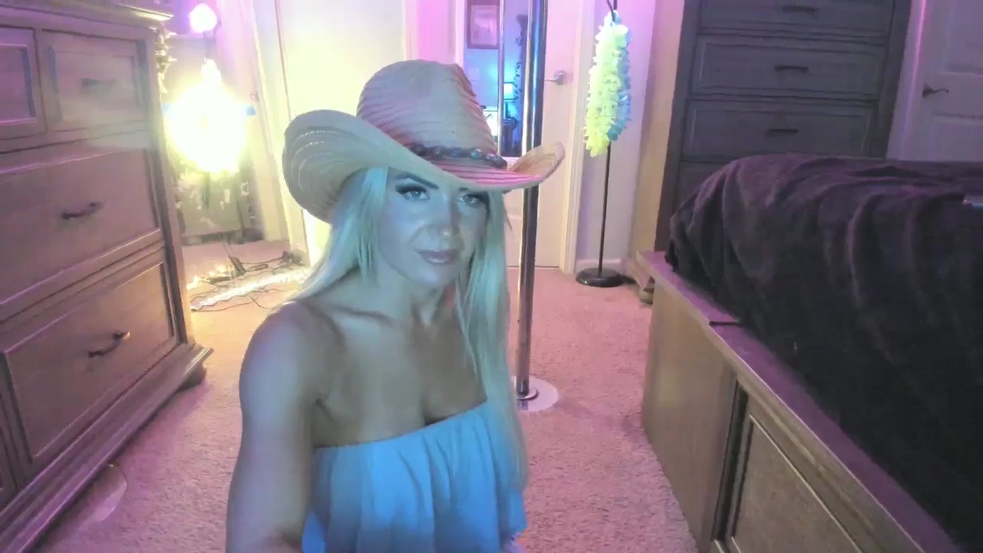 Gallery image thumbnail from TeXxxx's myfreecams stream on, 08/01/2025, 17:55 image 9 of 20
