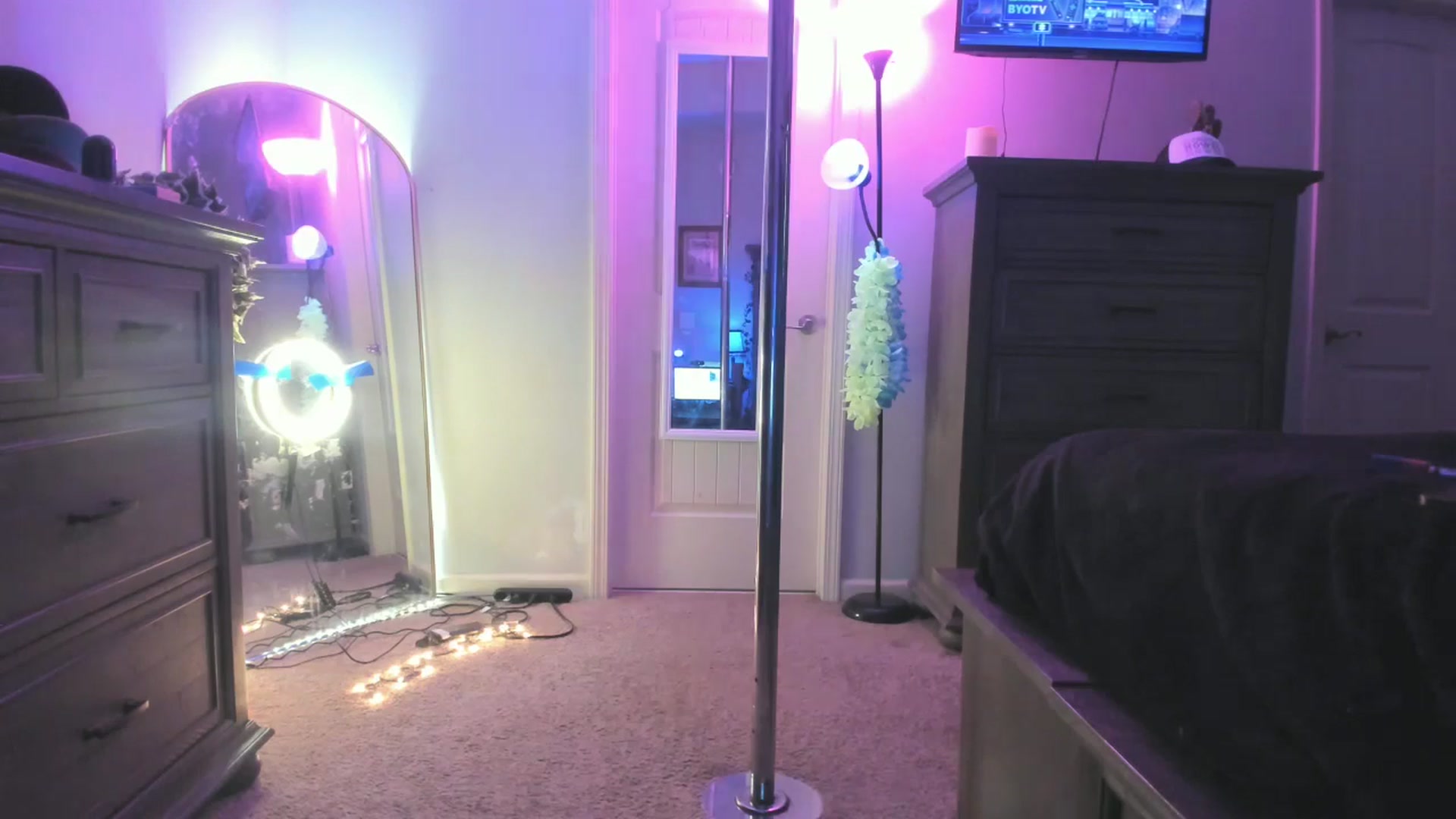 Gallery image thumbnail from TeXxxx's myfreecams stream on, 08/01/2025, 17:55 image 14 of 20