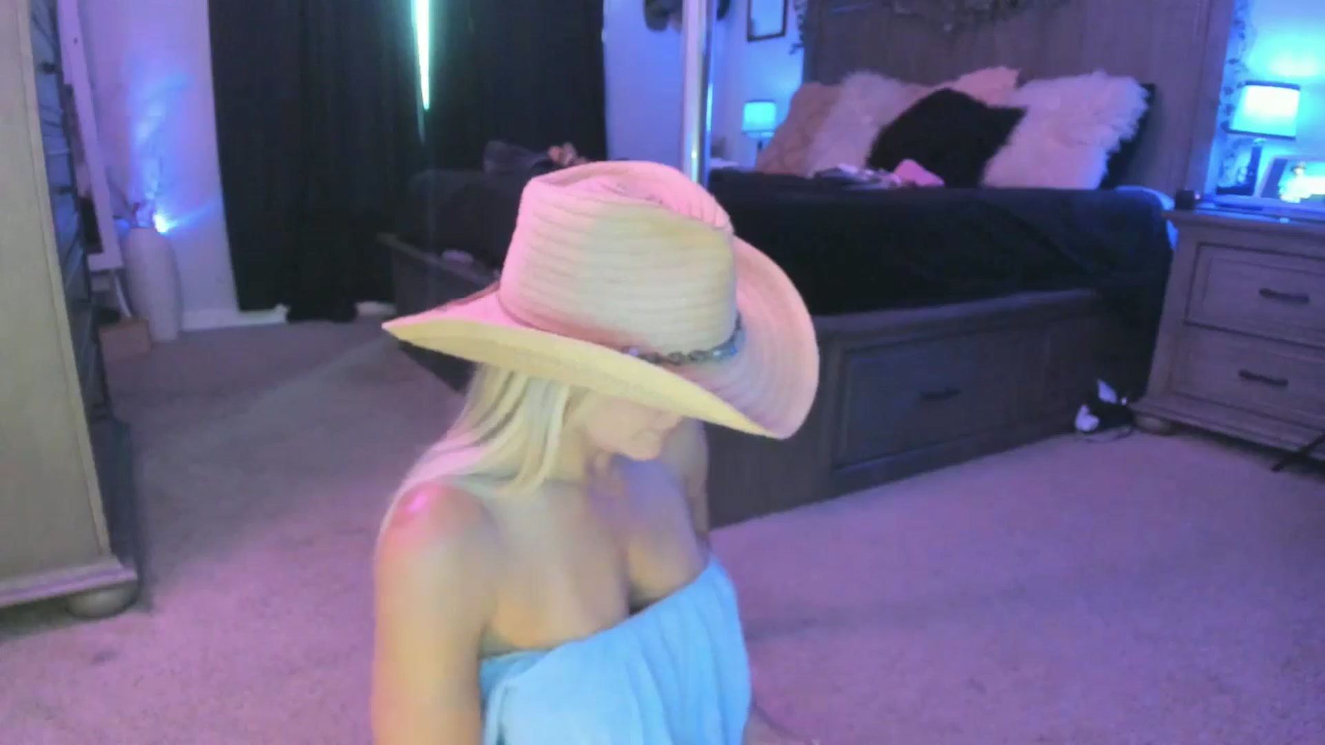 Gallery image thumbnail from TeXxxx's myfreecams stream on, 08/01/2025, 17:55 image 3 of 20