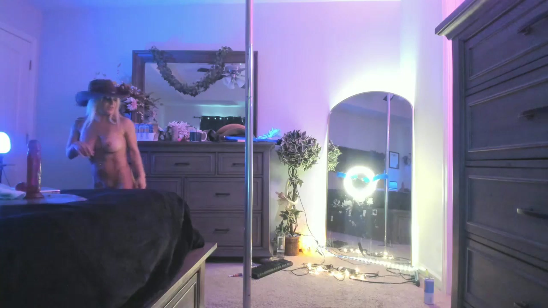 Gallery image thumbnail from TeXxxx's myfreecams stream on, 08/01/2025, 19:36 image 15 of 20